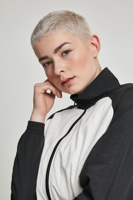 LADIES SHORT RAGLAN CRINKLE BATWING JACKET BLK/WHT 8