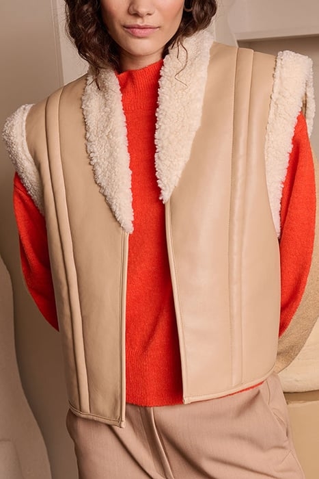 UNNI LAMMY VEST SANDALWOOD 1