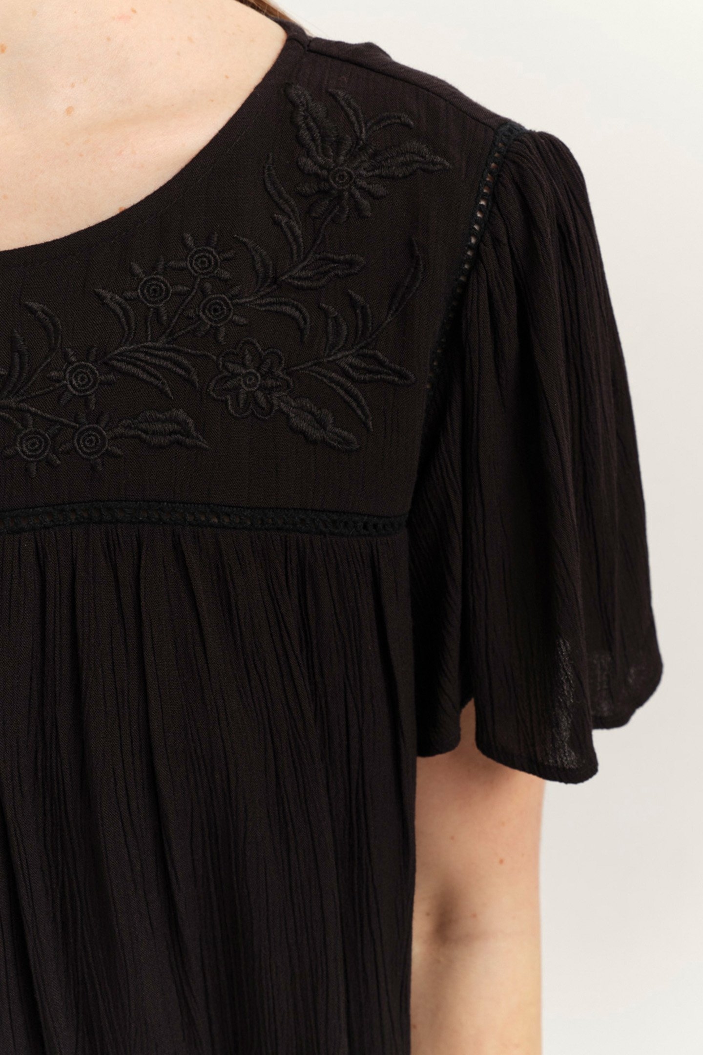 REVIA - BLACK DRESS IN CREPE WITH TONE-ON-TONE EMBROIDERY BL 5