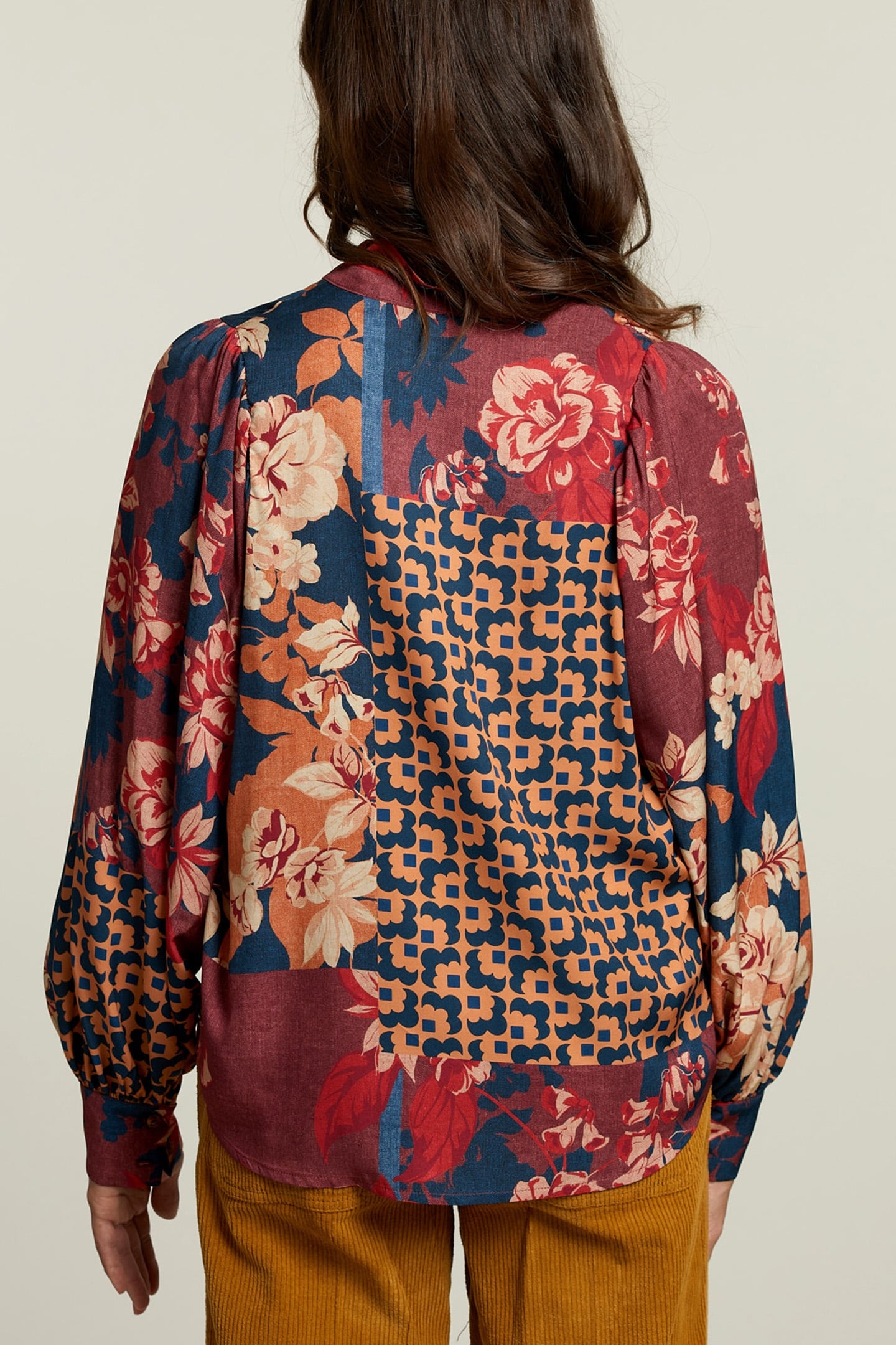 MULTI FANTASY V-NECK BLOUSE 2