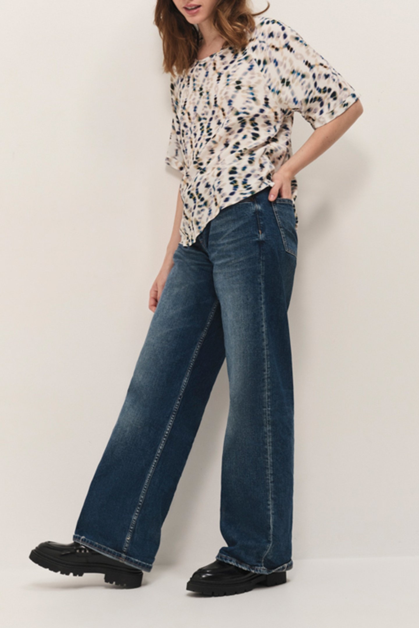 CARVI - ECRU TOP WITH PEARL TREASURE PRINT 4