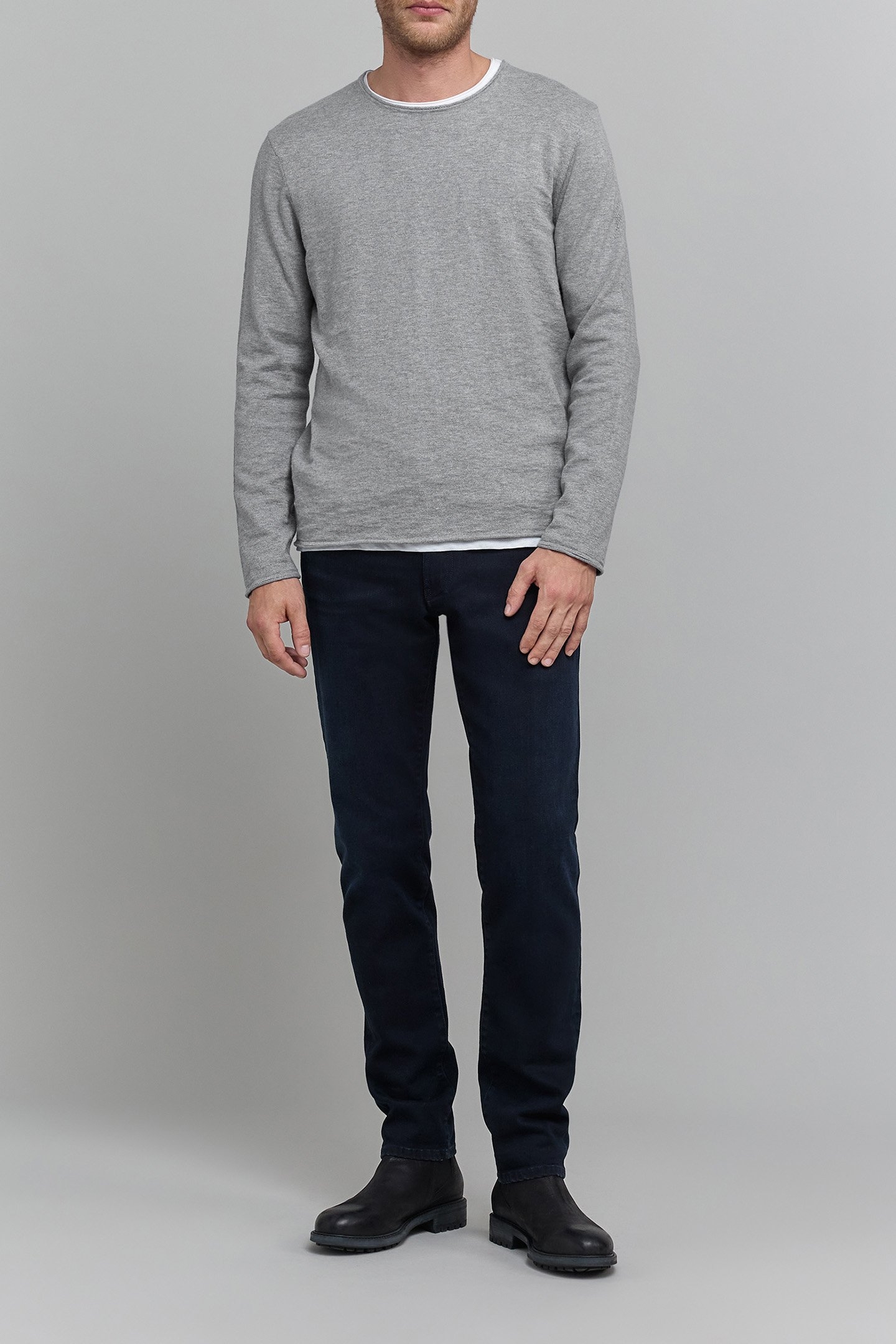 FINE-KNIT GREY SWEATER WITH ROLLED EDGES 3