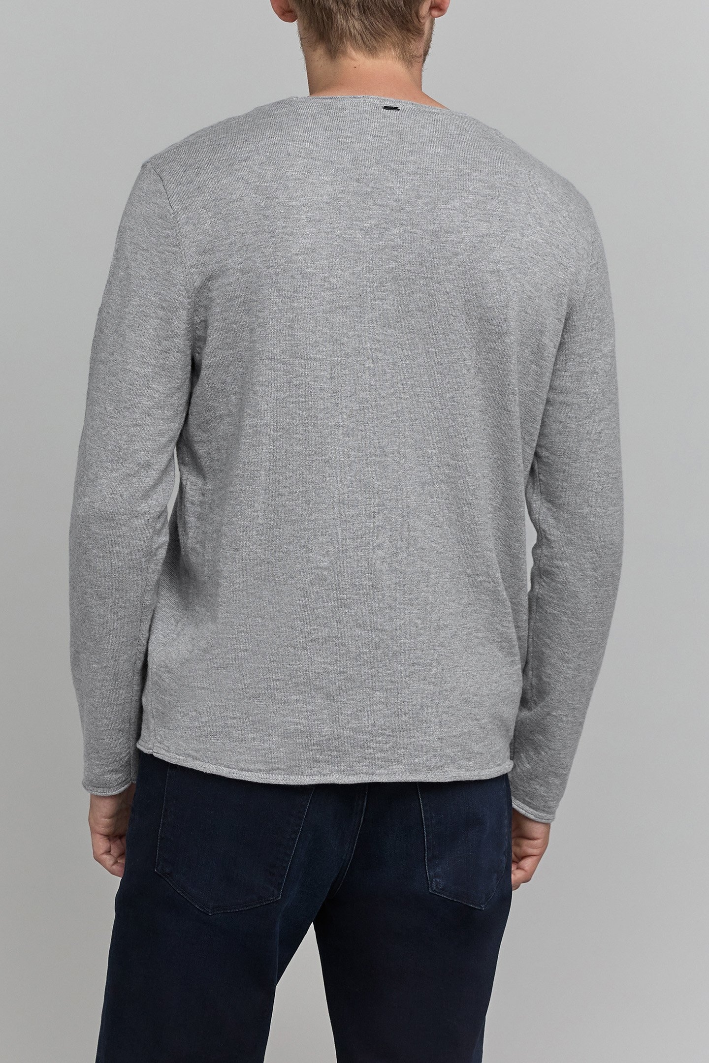 FINE-KNIT GREY SWEATER WITH ROLLED EDGES 2