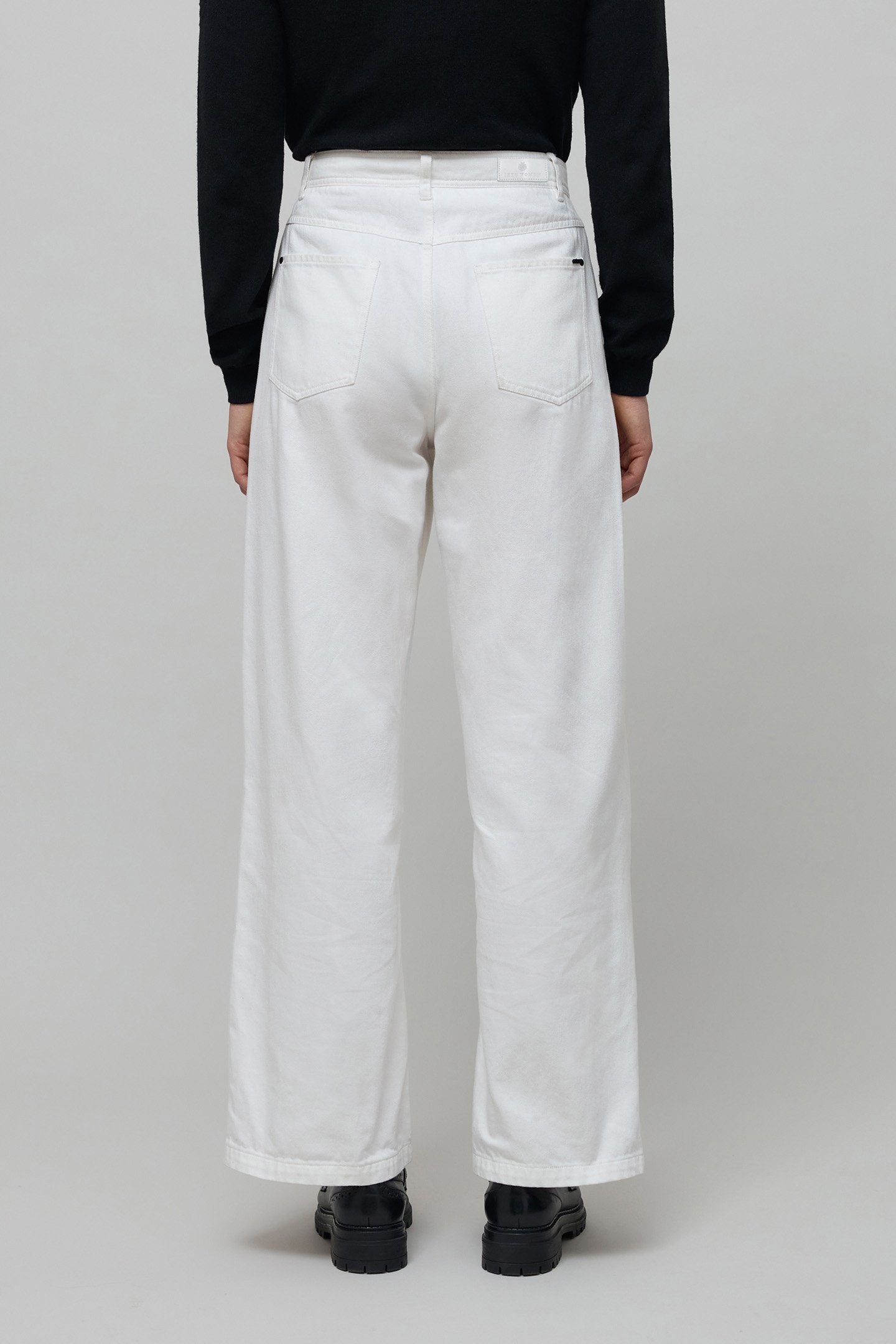 HIGH-WAISTED OFF-WHITE WIDE-LEG JEANS 2