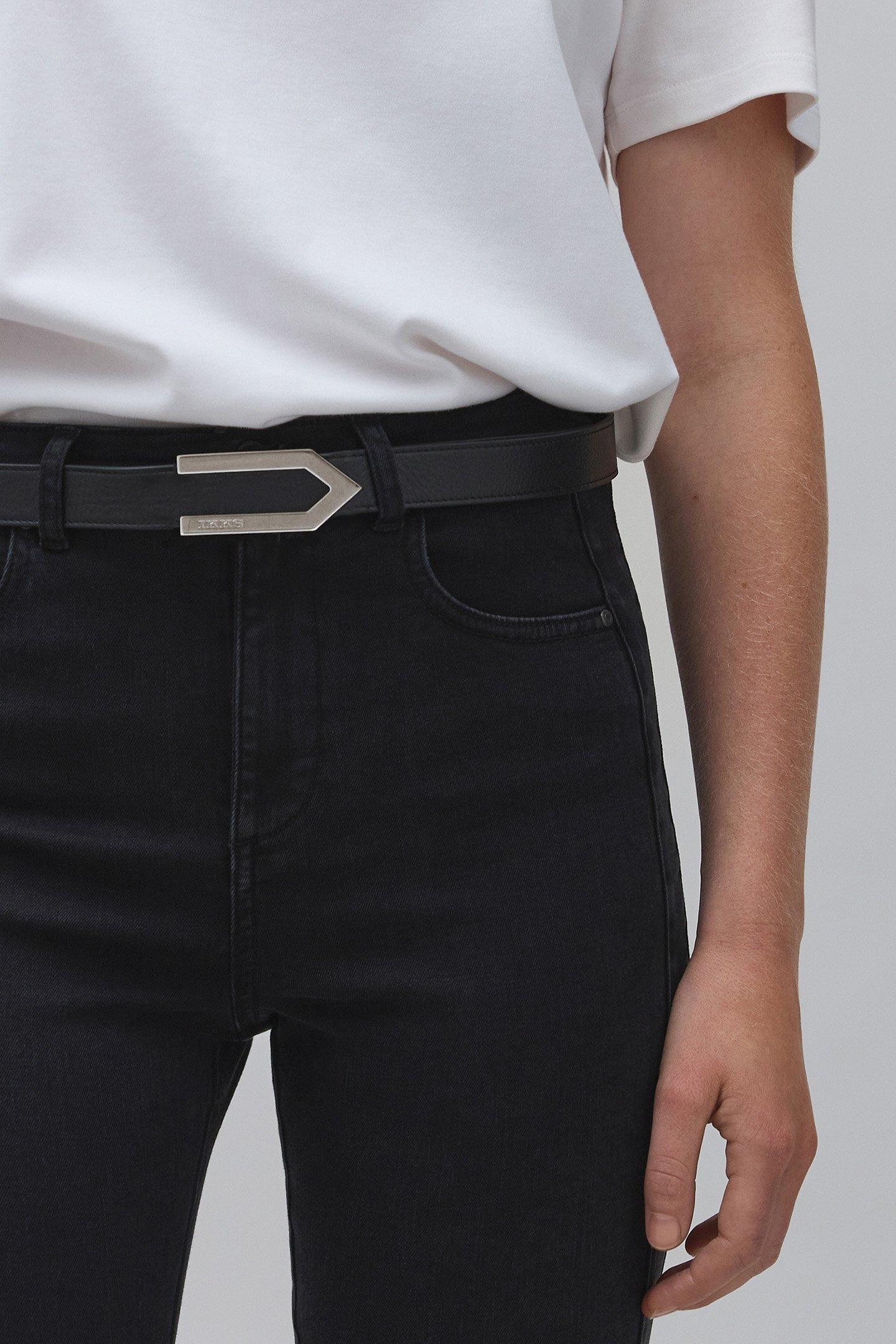 BLACK LEATHER BELT WITH CHEVRON BUCKLE 1440 WOMAN 3