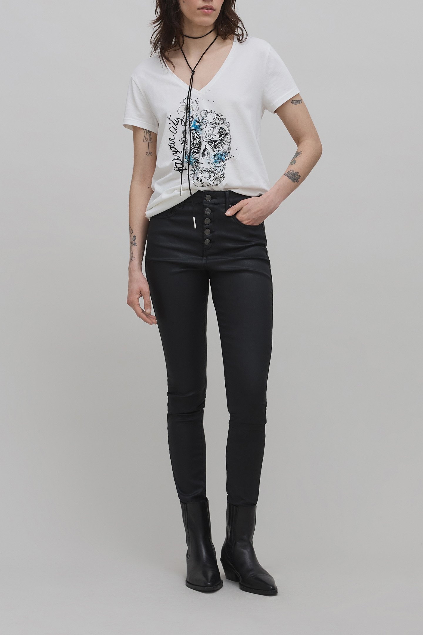 OFF-WHITE SKULL AND CROSSBONES T-SHIRT 3