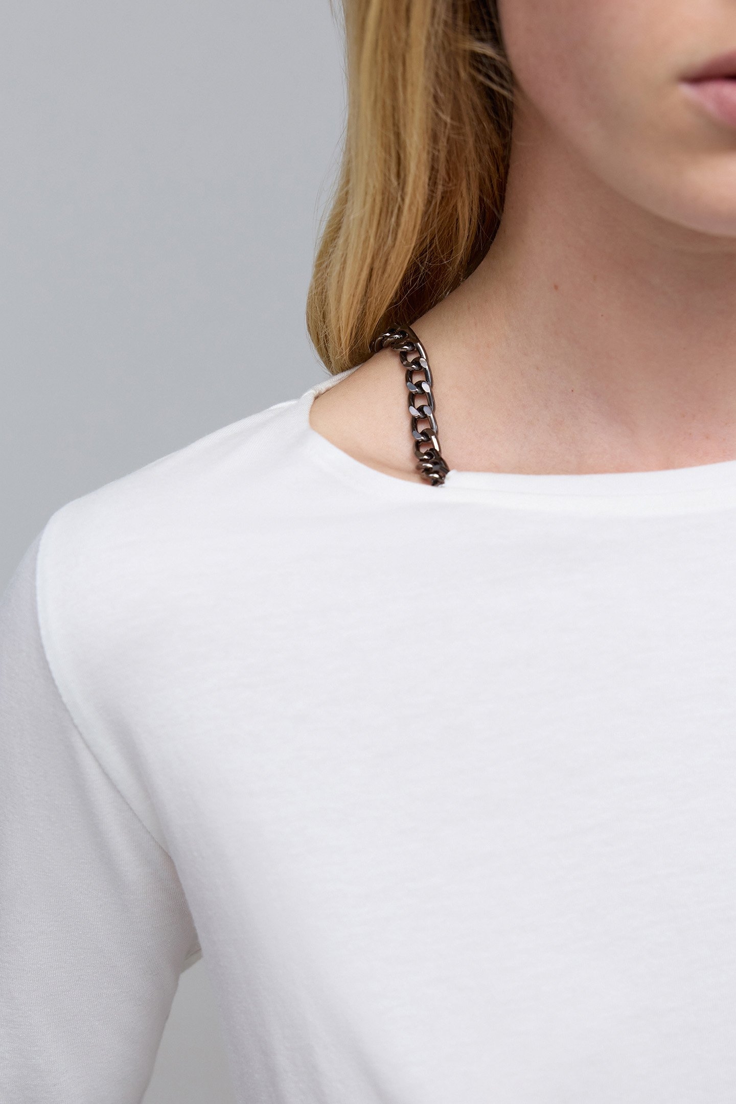 OFF-WHITE CHAIN NECK T-SHIRT 6