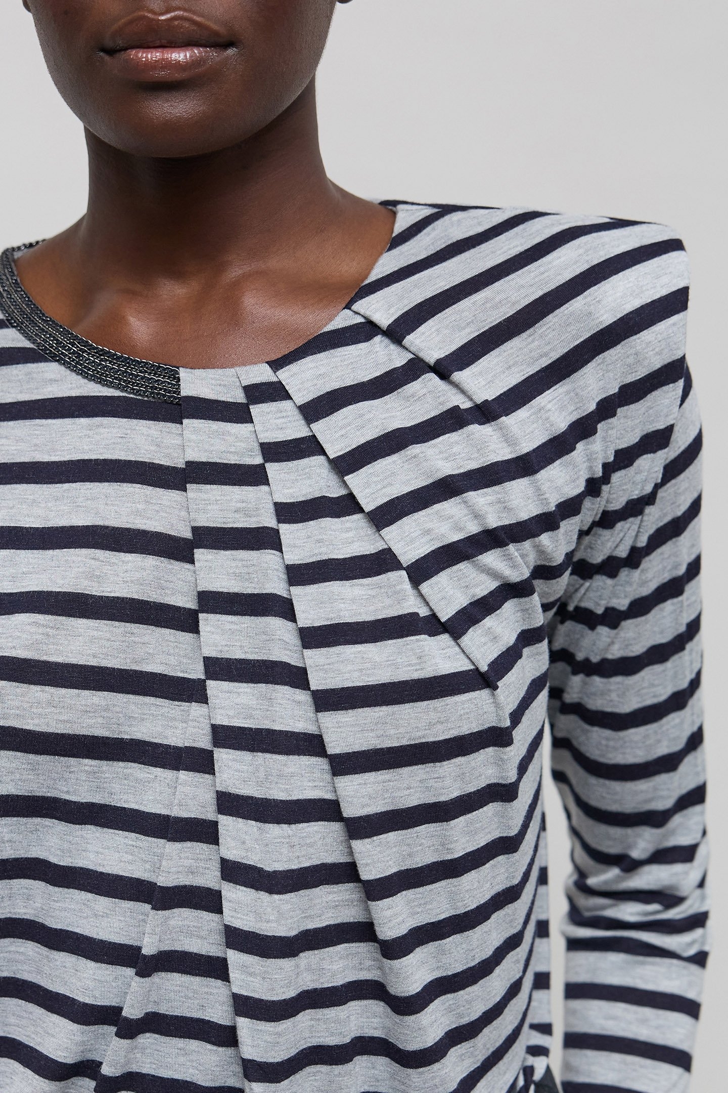 SAILOR T-SHIRT WITH ROUND NECK AND PEARLS 5