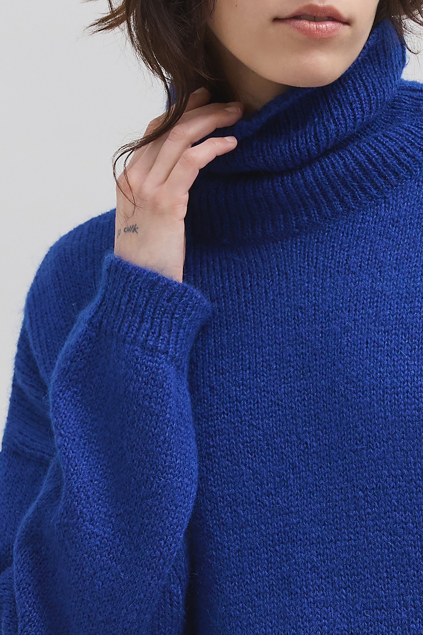 ROYAL BLUE TURTLENECK KNIT SWEATER 4