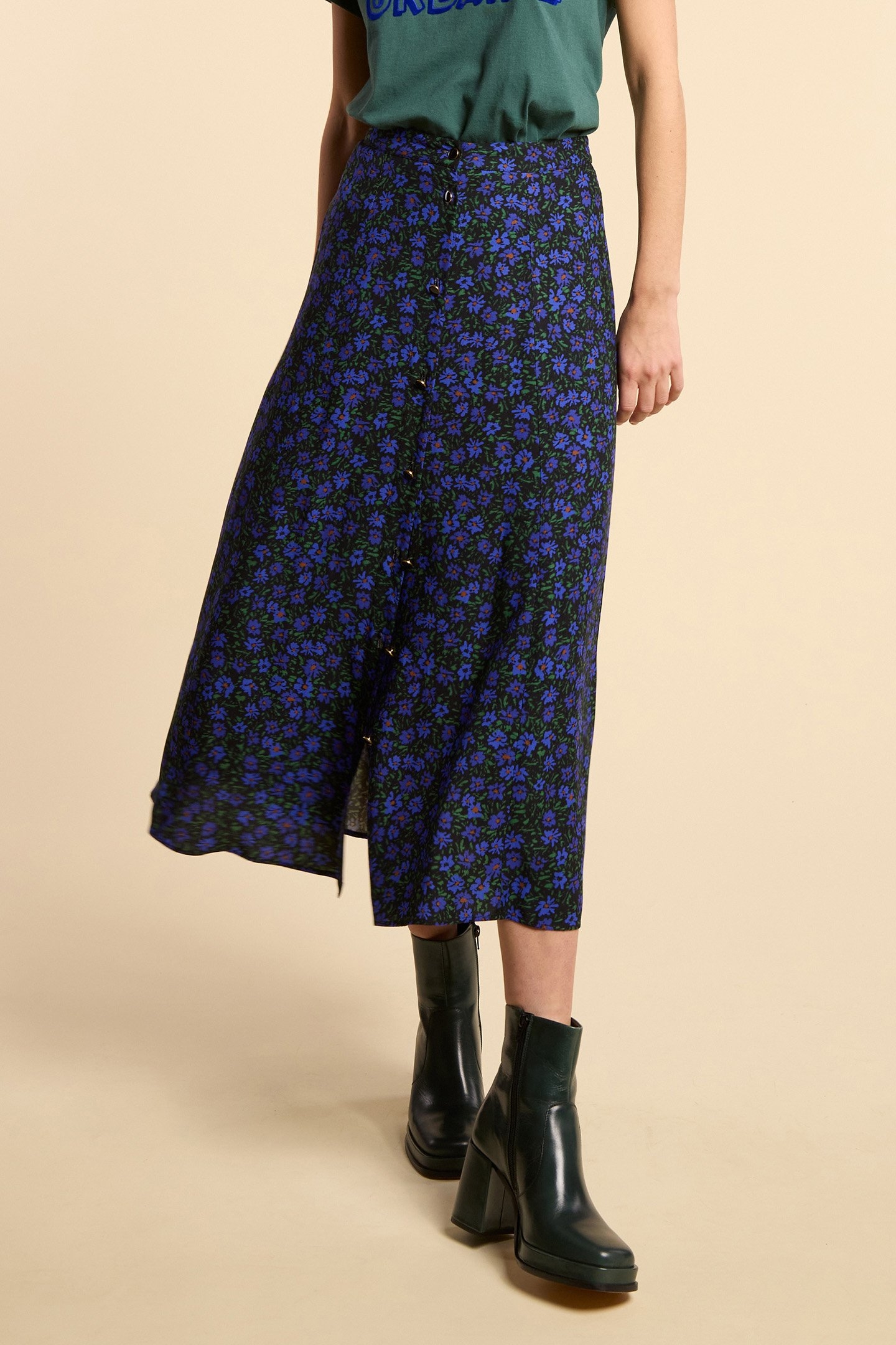 BLACK MIDI SKIRT WITH WINTER FLOWERS PRINT 1