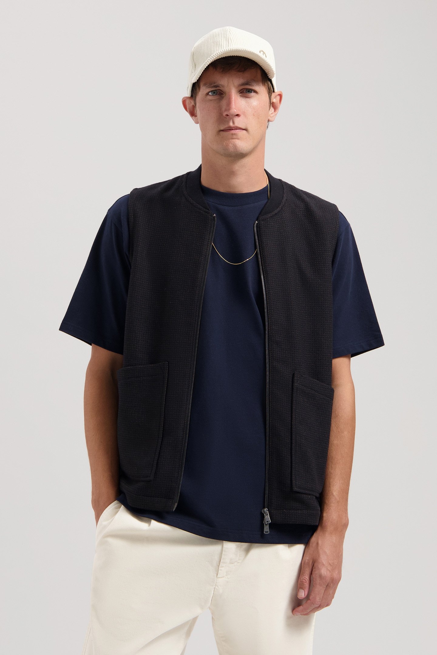 DS_NILS SLEEVELESS COLLEGIATE BLUE 1