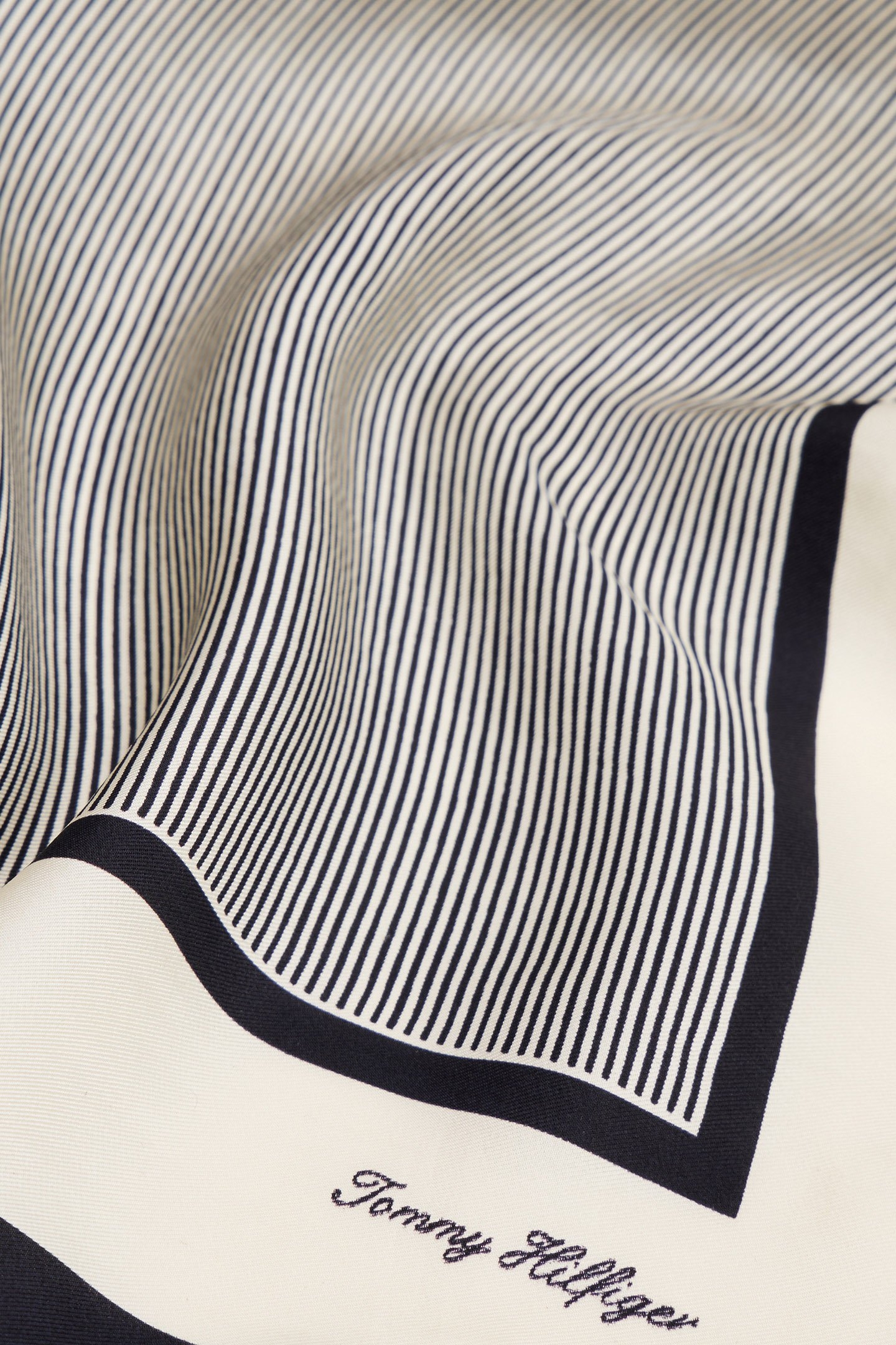 TH ELEVATED FLAG SILK SQUARE CLASSIC BLUE 4