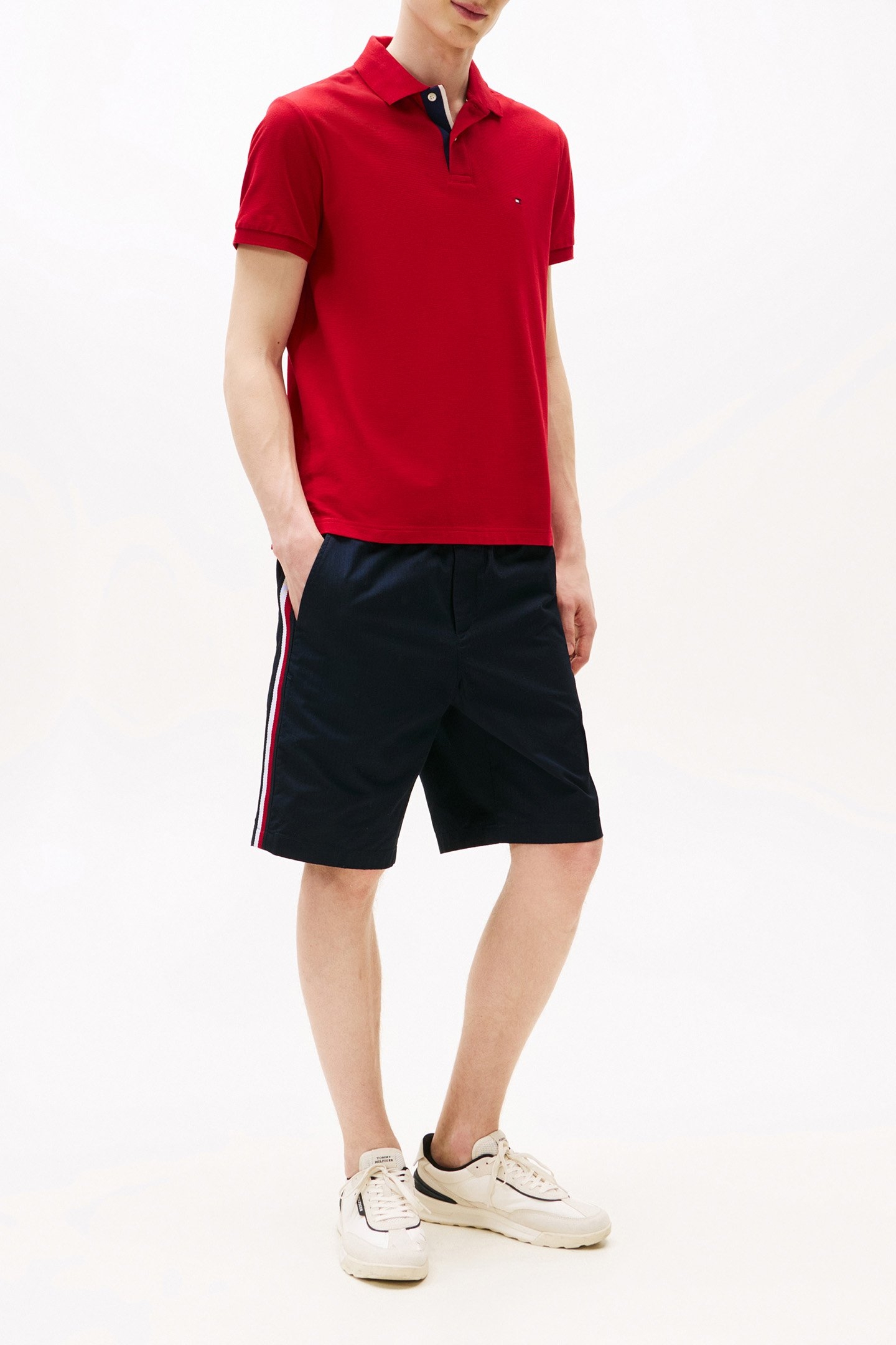 MB CONTRAST COLLAR MEDIUM RED 2