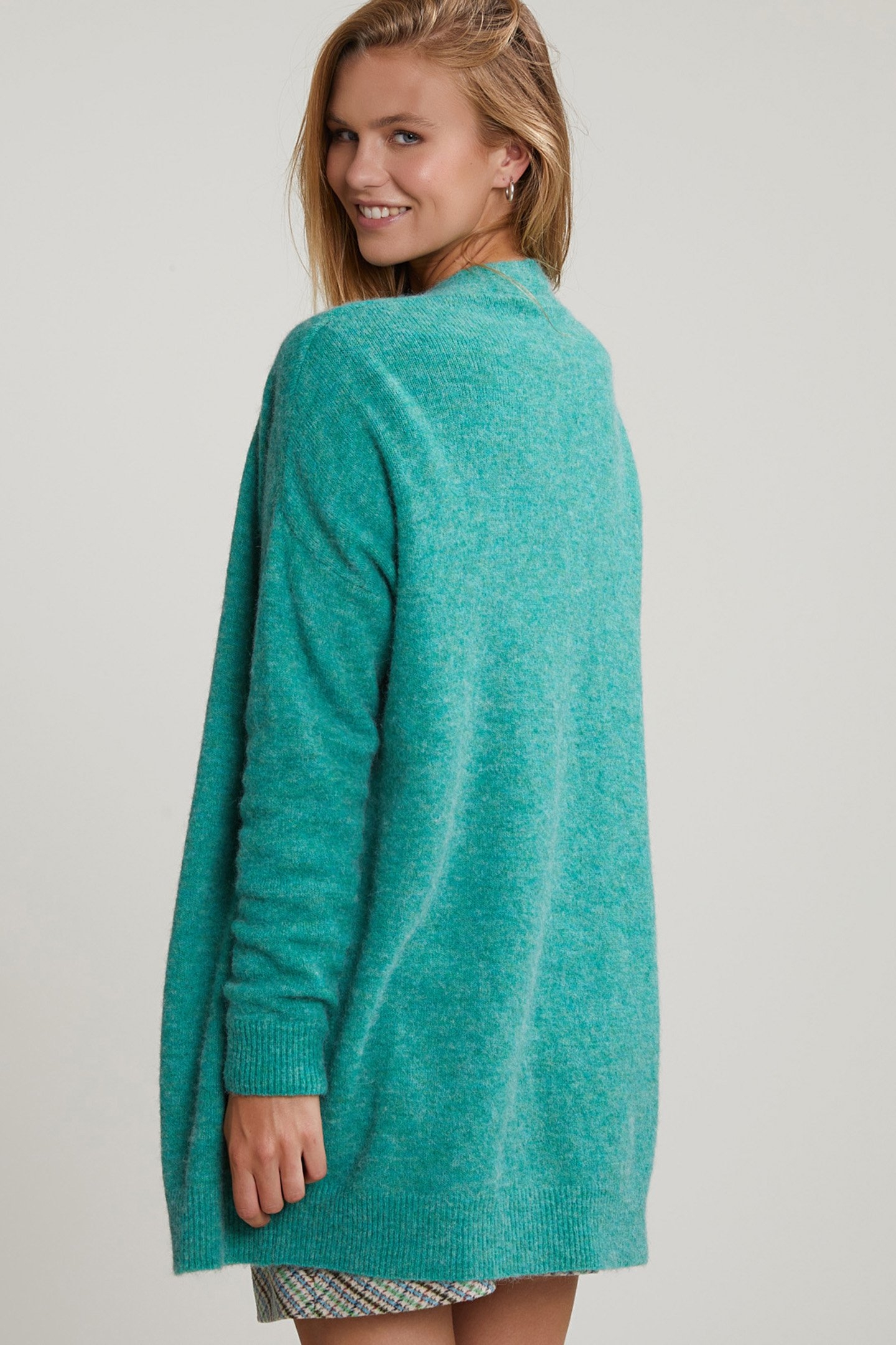 GREEN LONG V-NECK CARDIGAN LONG SLEEVES 2