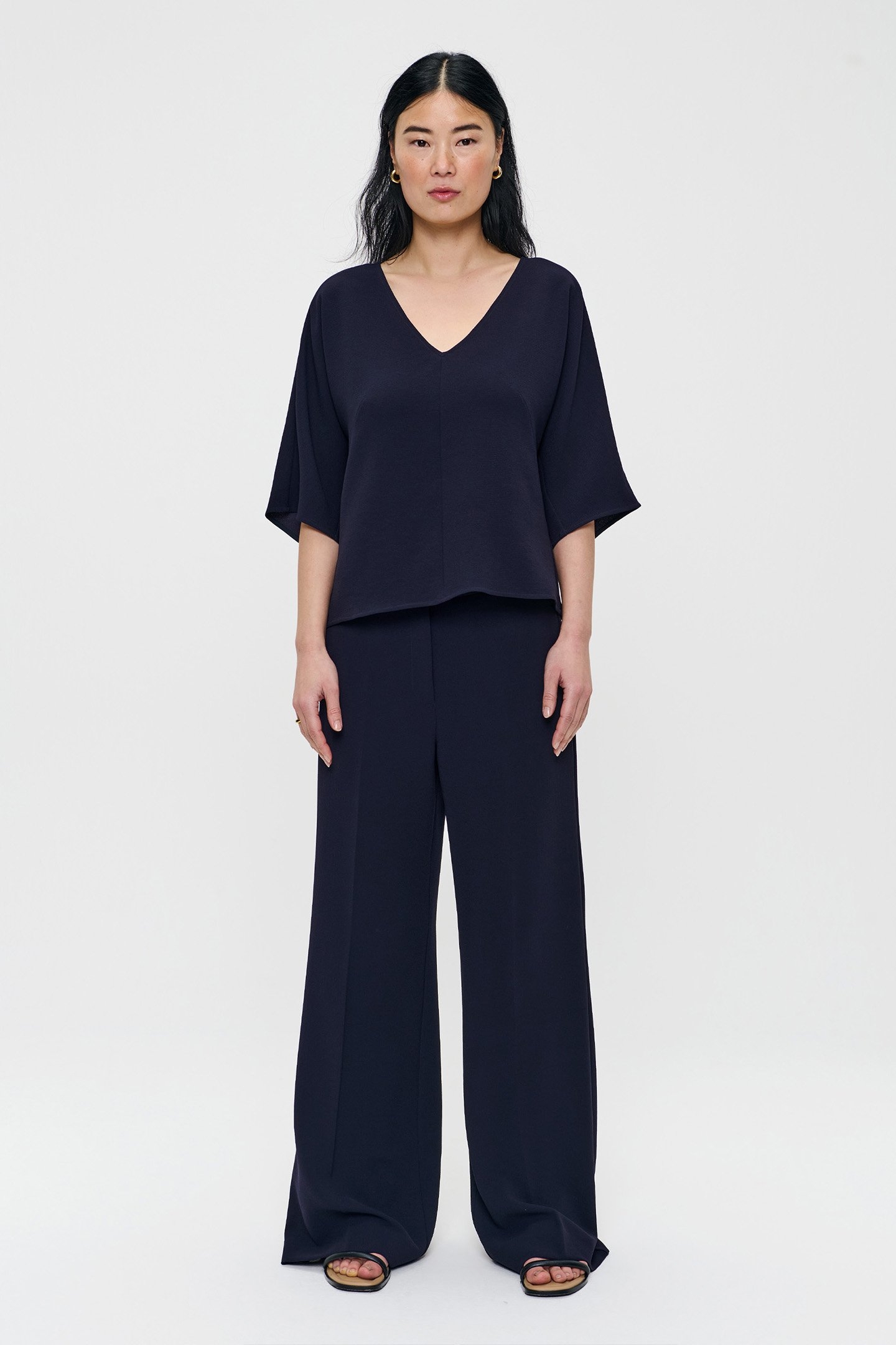 FLOWY V-NECK TOP MIDNIGHT BLUE 3