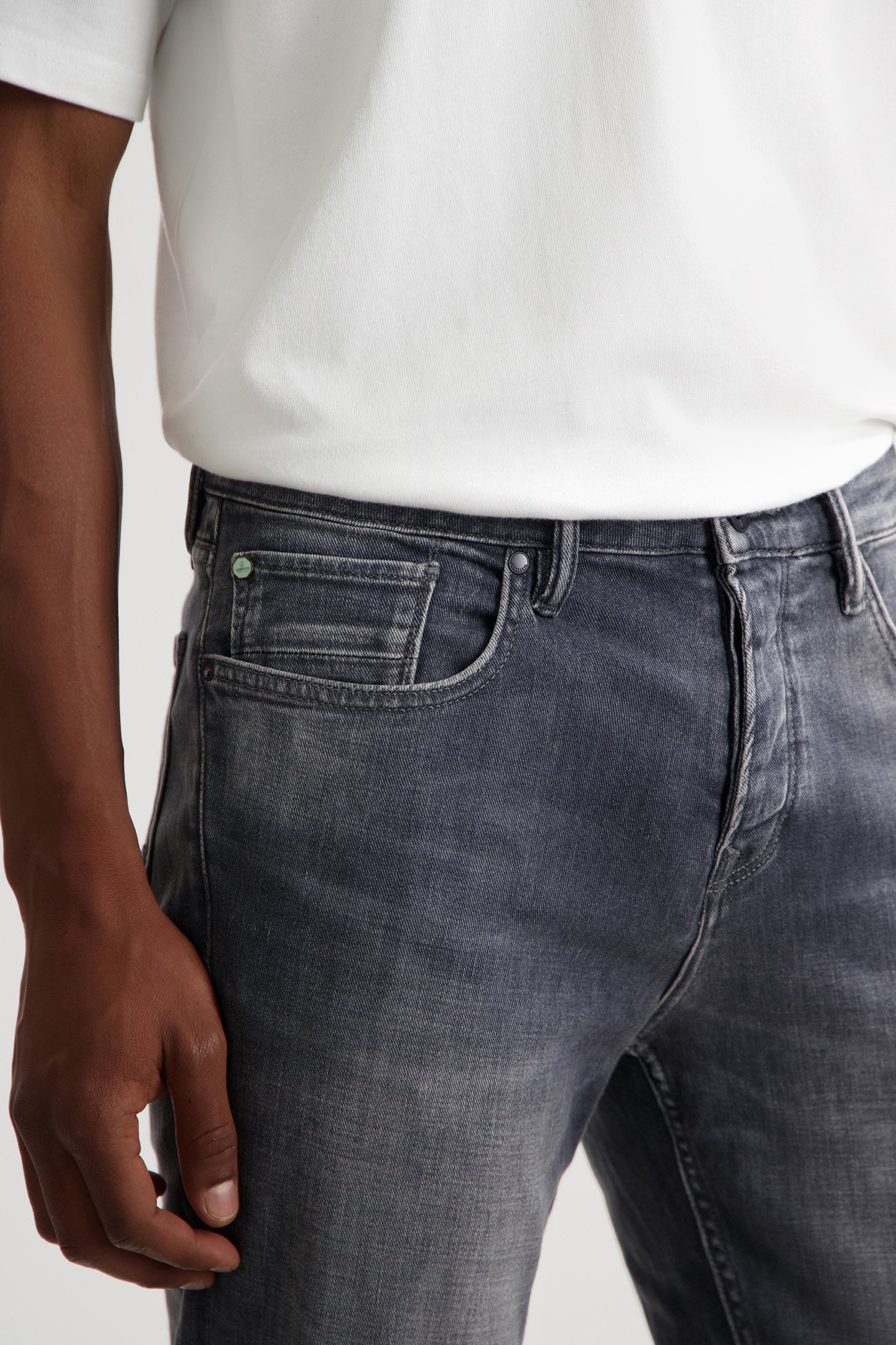 DS_SIR B ON THE ROCKS ON THE ROCKS 7