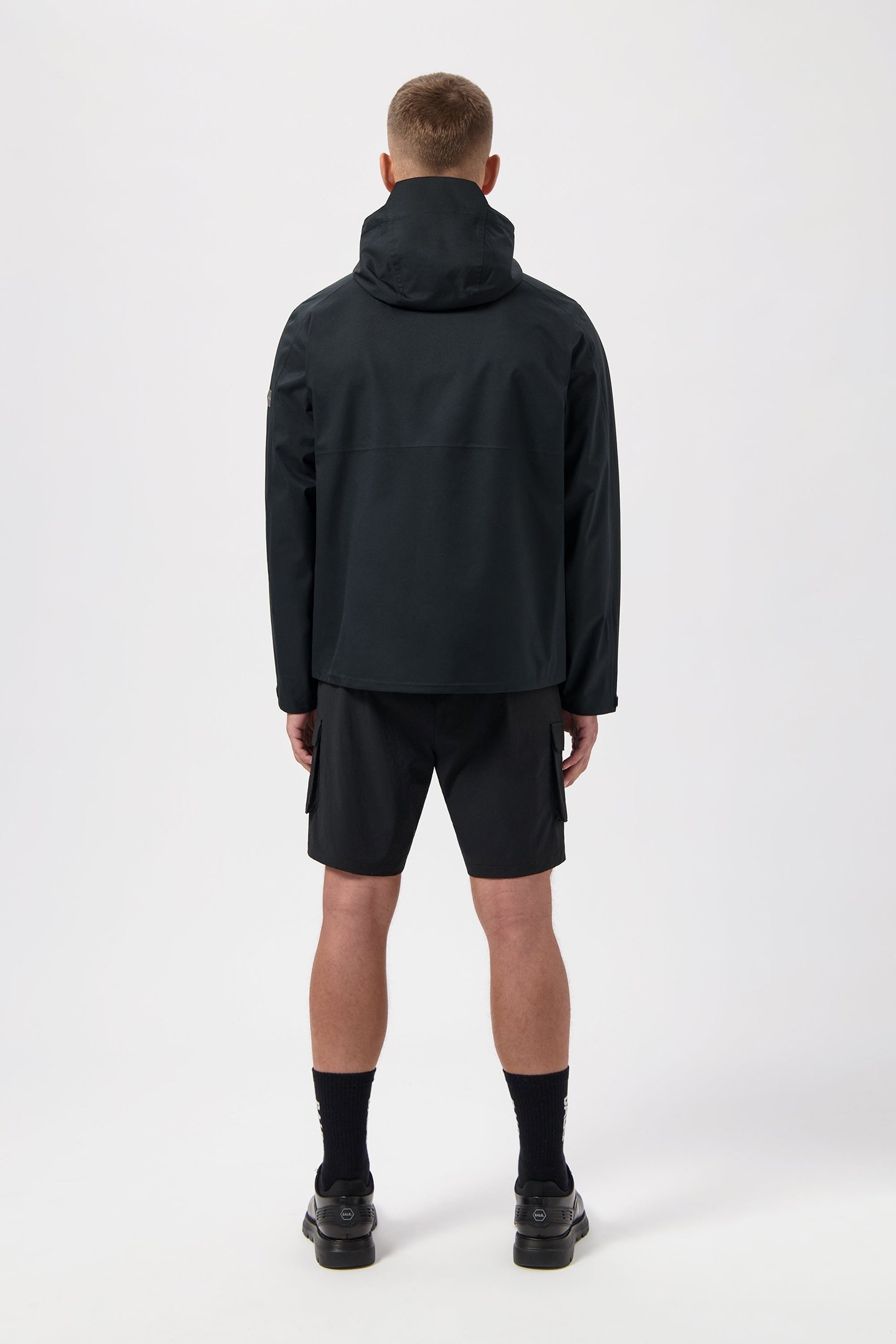 HEX BADGE RAIN JACKET JET BLACK 2