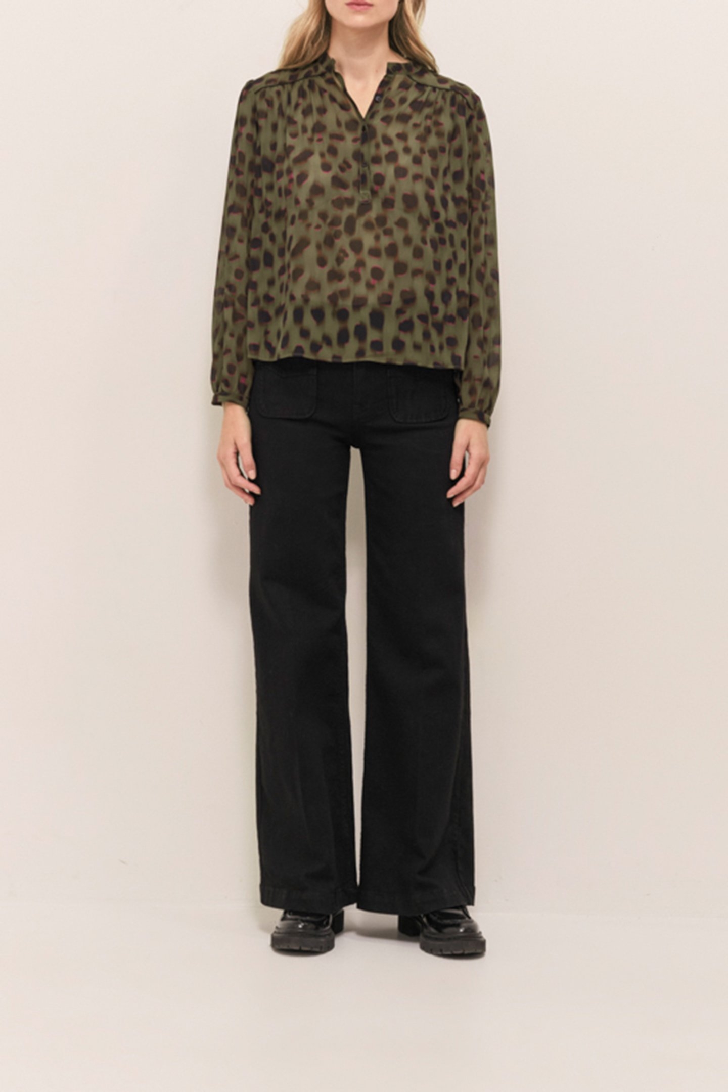 CLUSE - KHAKI BLOUSE WITH BLURRED SPLATTER PRINT 3