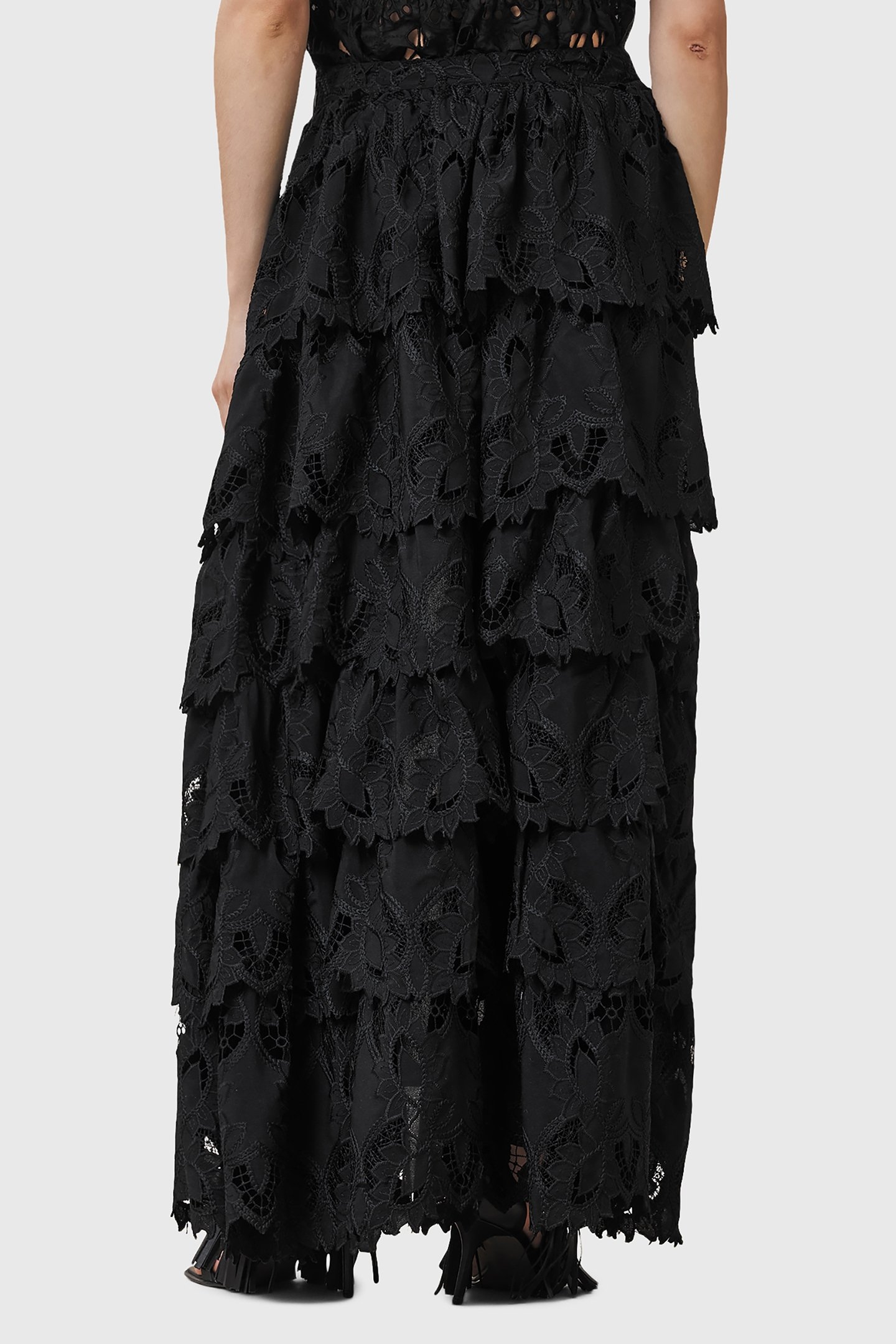 CAVARLY EMB SKIRT BLACK 2