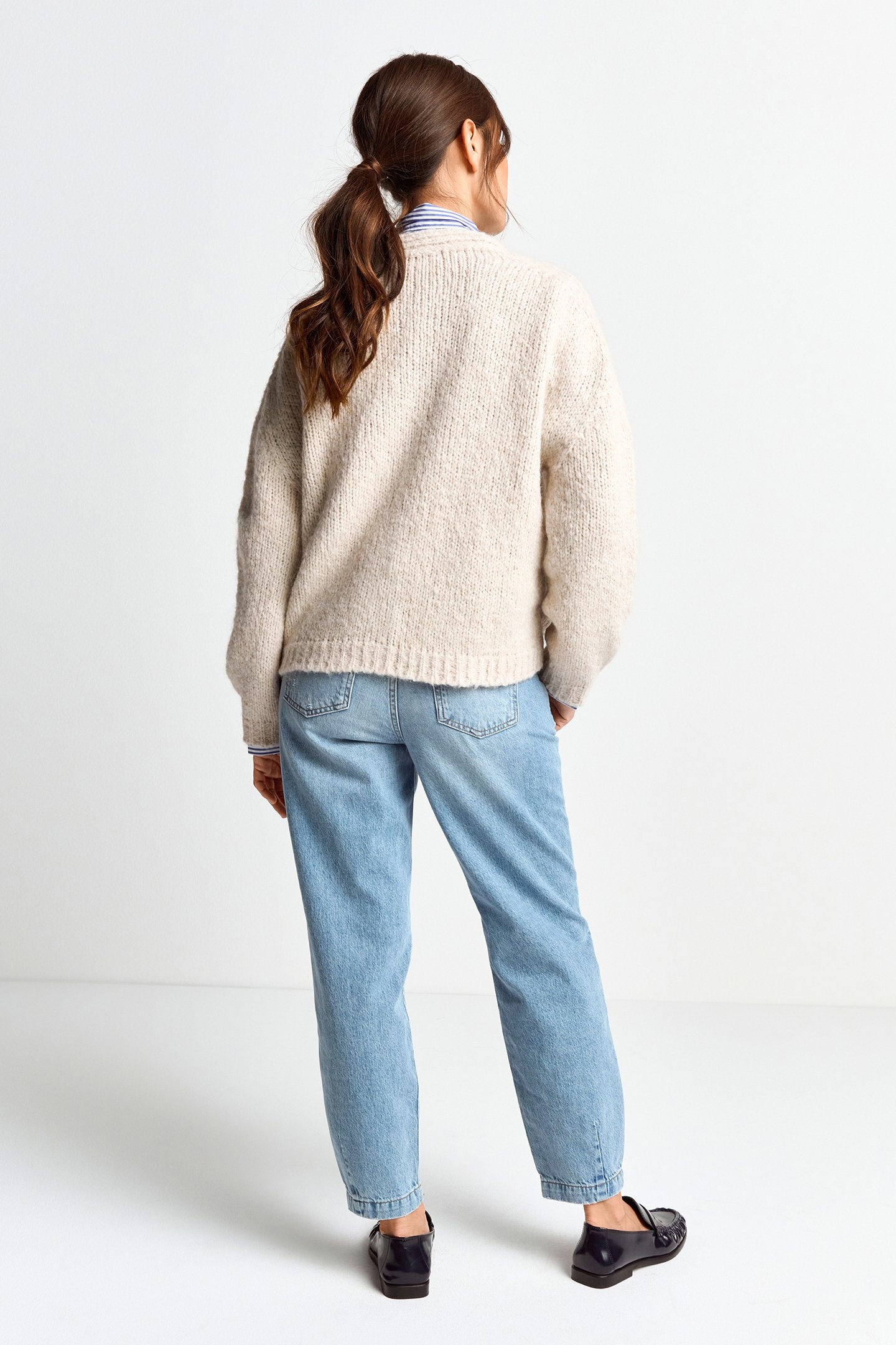 V-NECK CARDIGAN CAFFEE LATTE 2