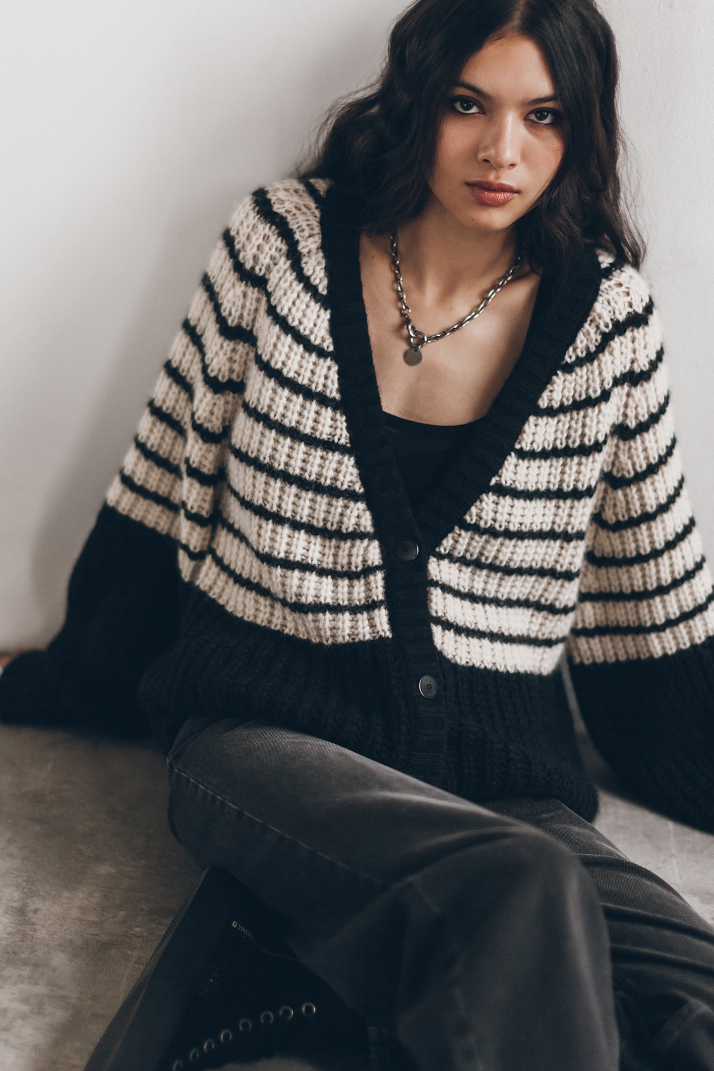 THE STRIPED SHORT KNITTED CARDIGAN 3