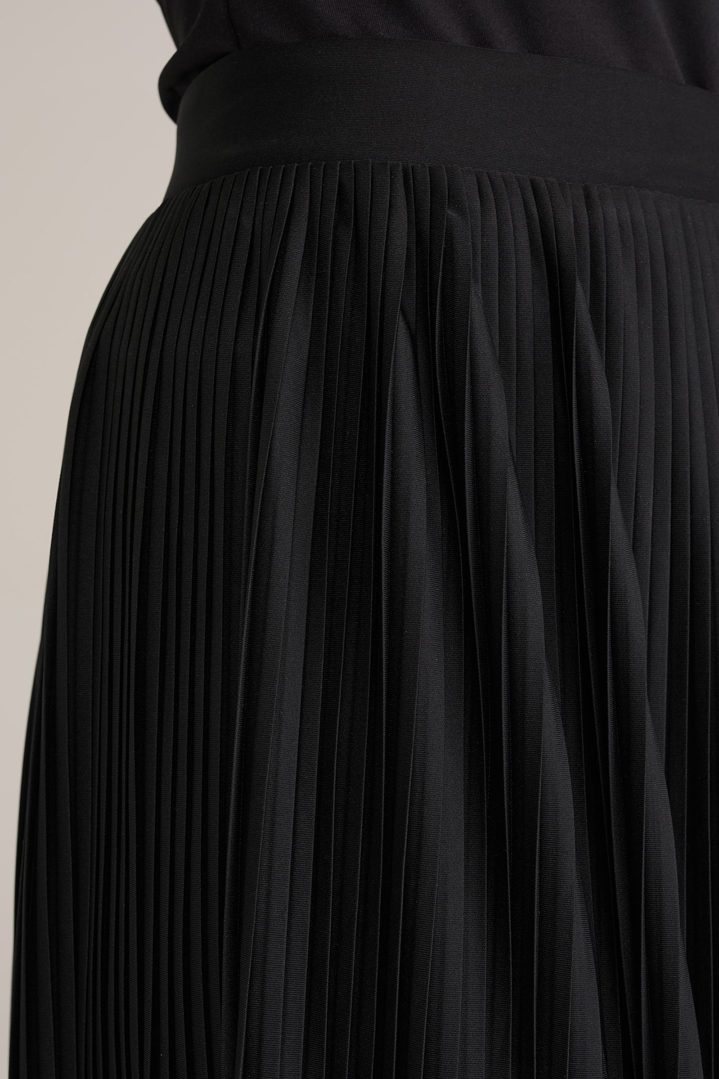 SKIRT MEDIUM LENGTH BLACK 5