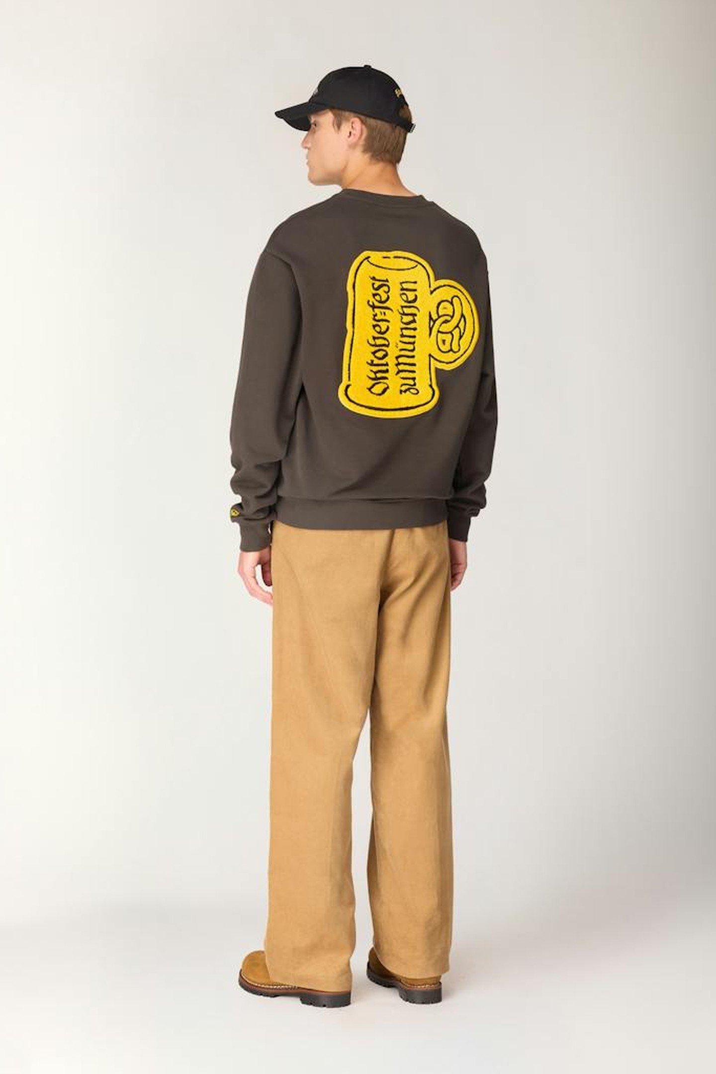 HIGHSNOBIETY – BEERSTEIN CREWNECK BROWN 4