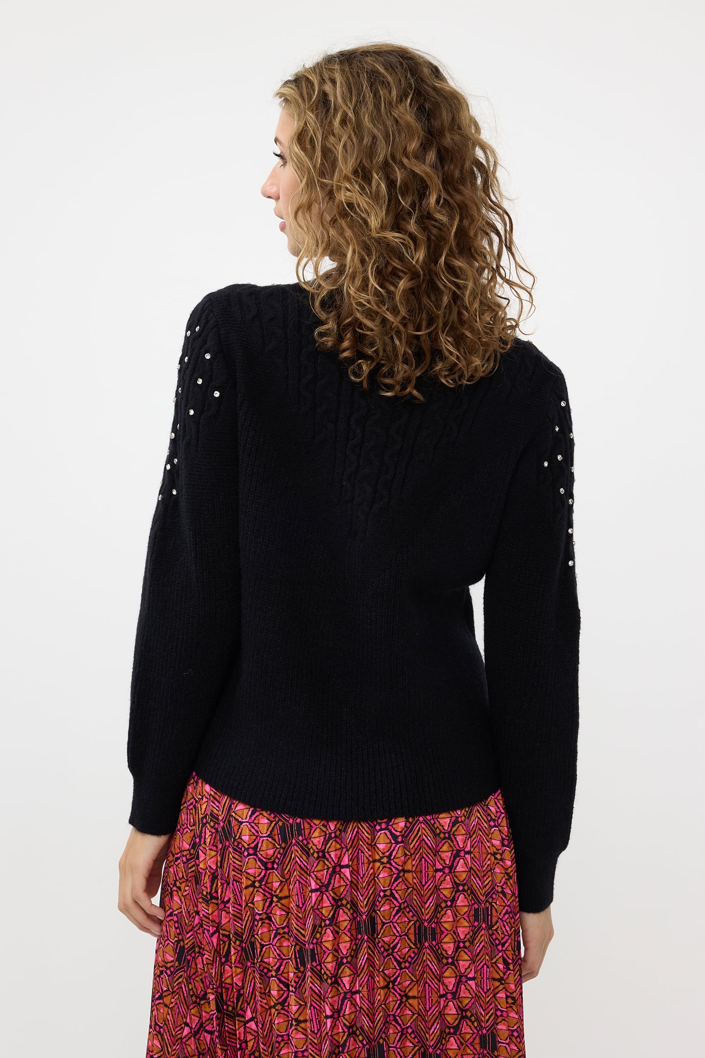 SWEATER V STONES BLACK 3