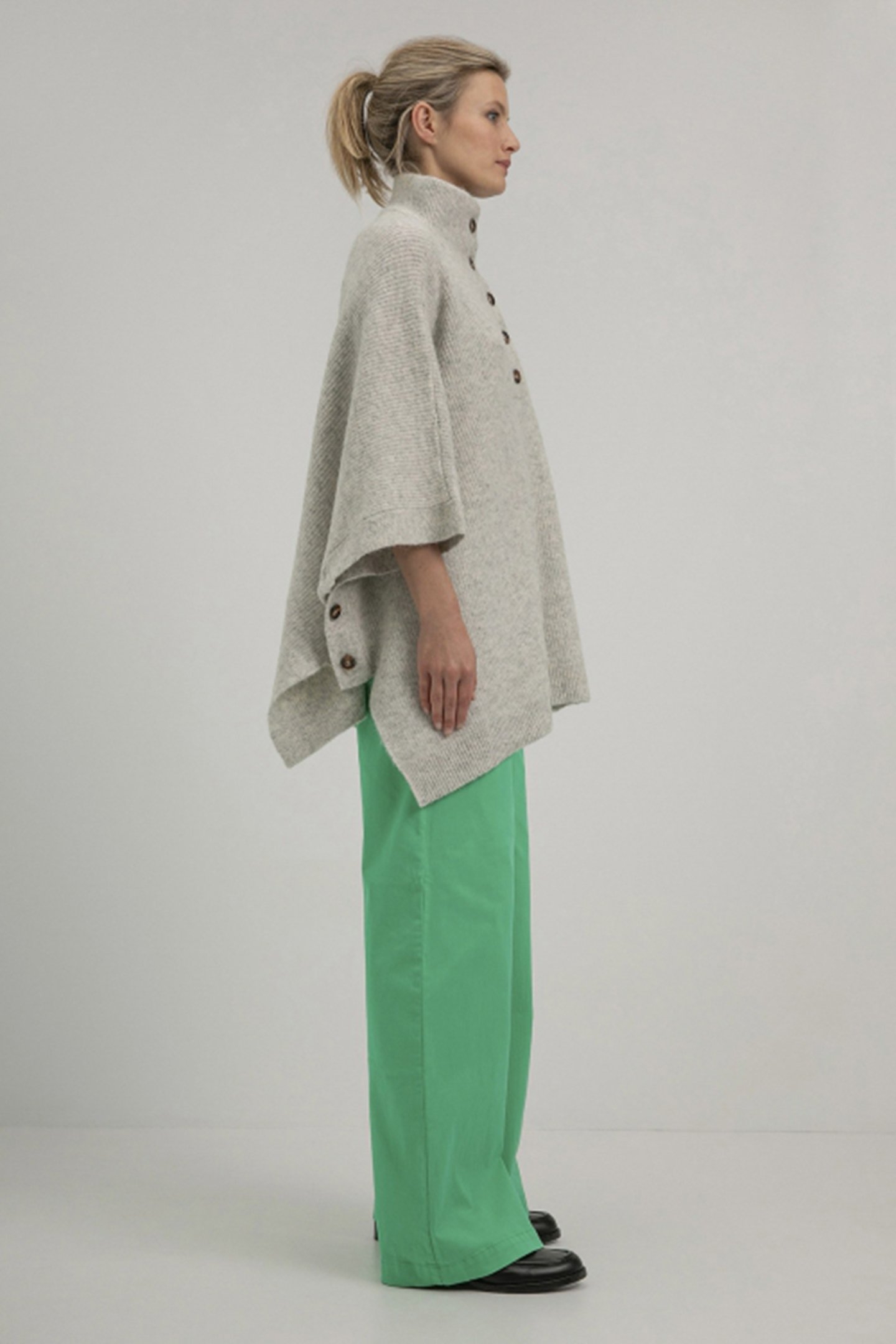 SAMIRA PONCHO LIGHT GREY 2