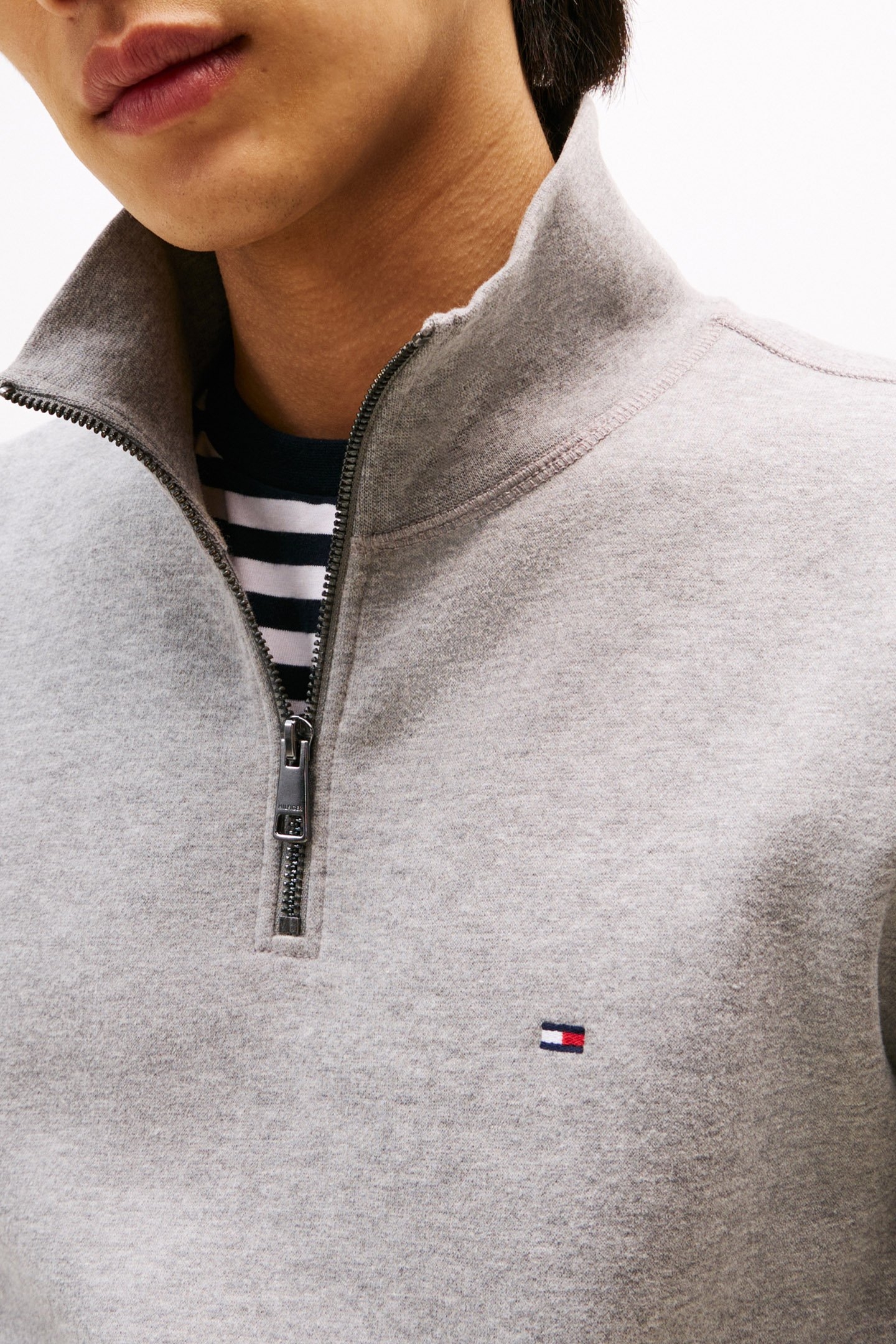 ESSENTIAL FLEECE 1/4 ZIP MEDIUM GREY HEATHER 6