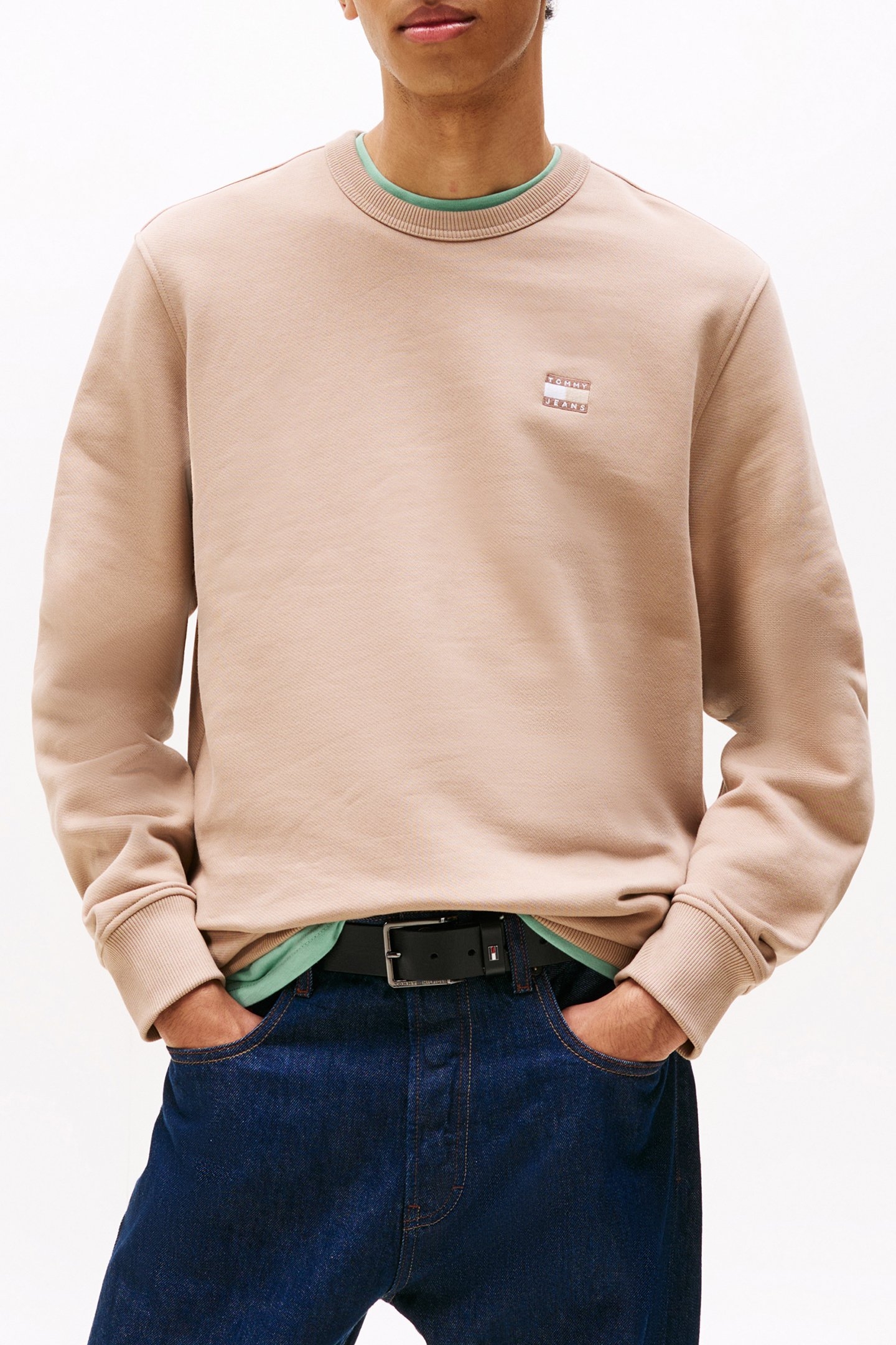 TONAL TOMMY BADGE CREW NECK SWEATSHIRT COASTAL TAUPE 1