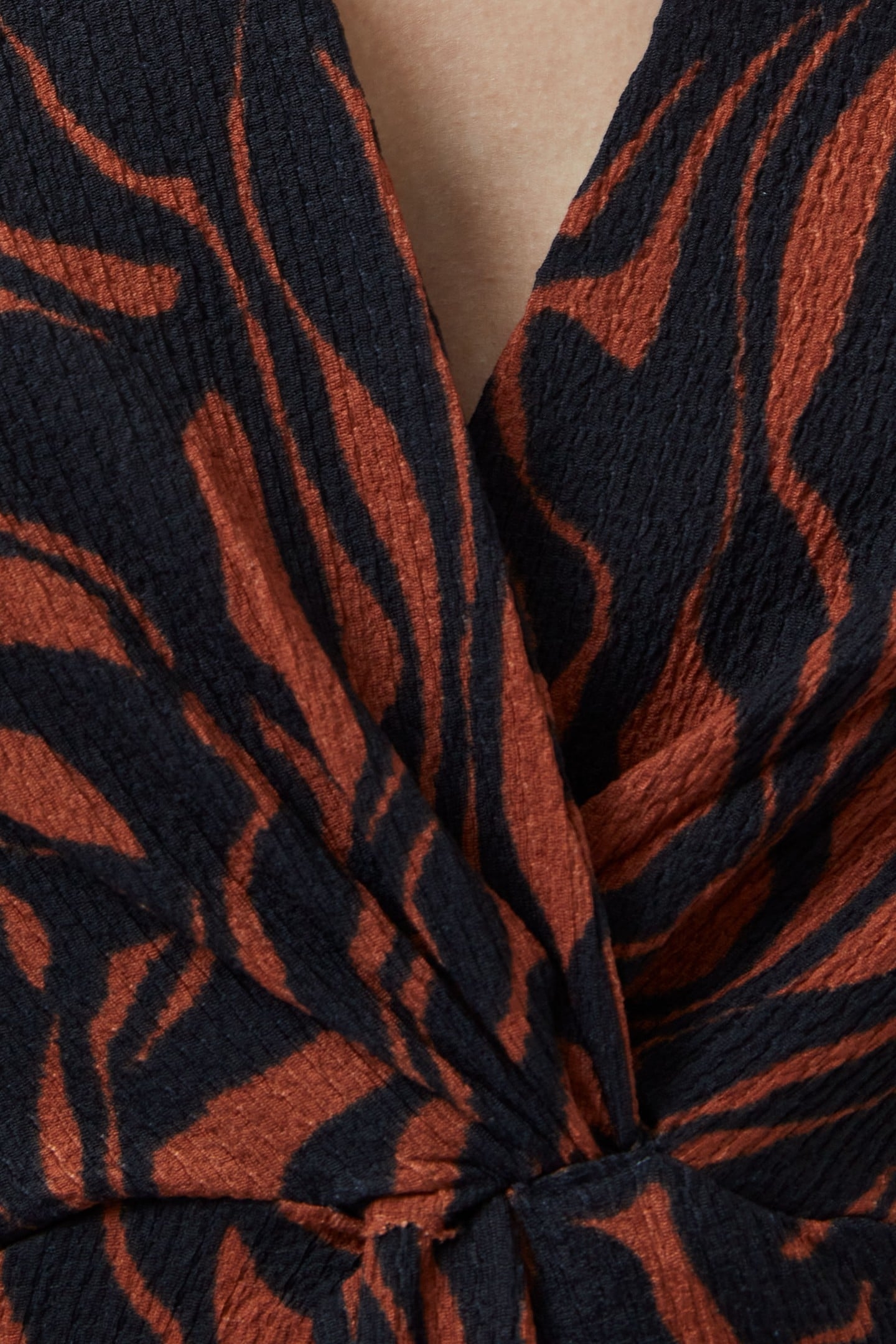 ZARIA TEXTURED MIDI DRESS BLACK/BROWN 5