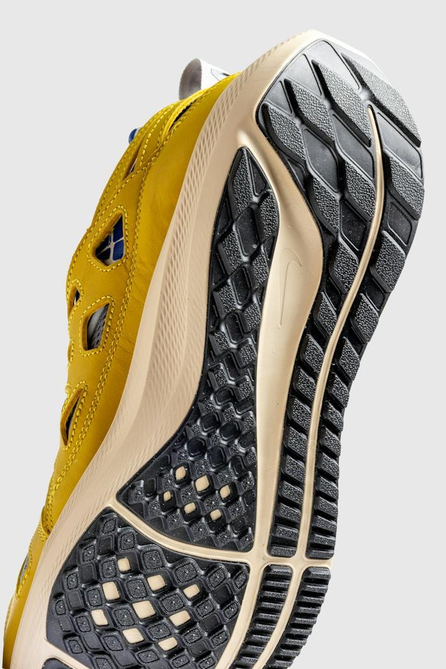 NIKE X  PATTA – AIR HUARACHE 20Y24 SAFFRON QUARTZ/COOL GREY- 5