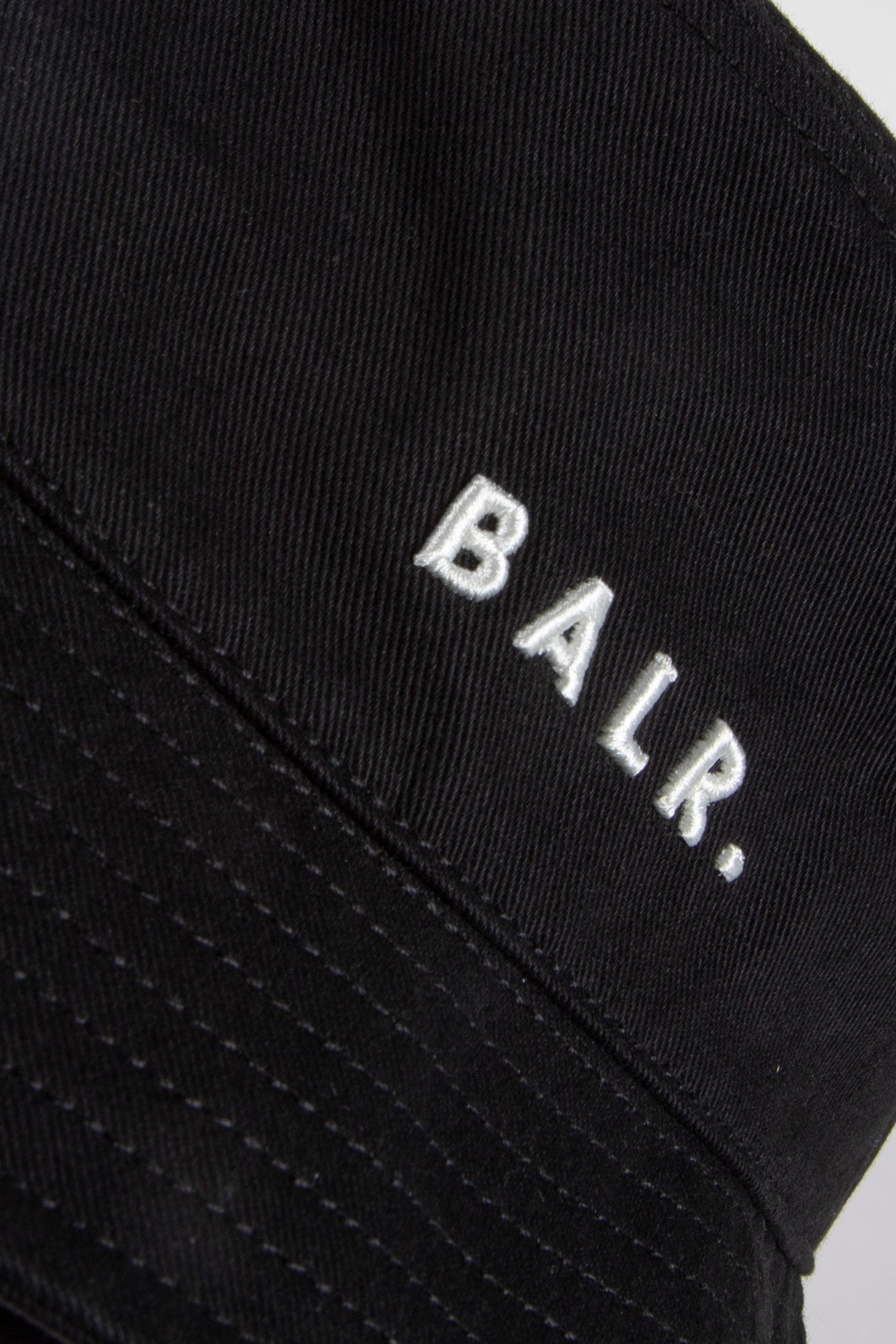 LOGO BUCKET HAT BLACK 4