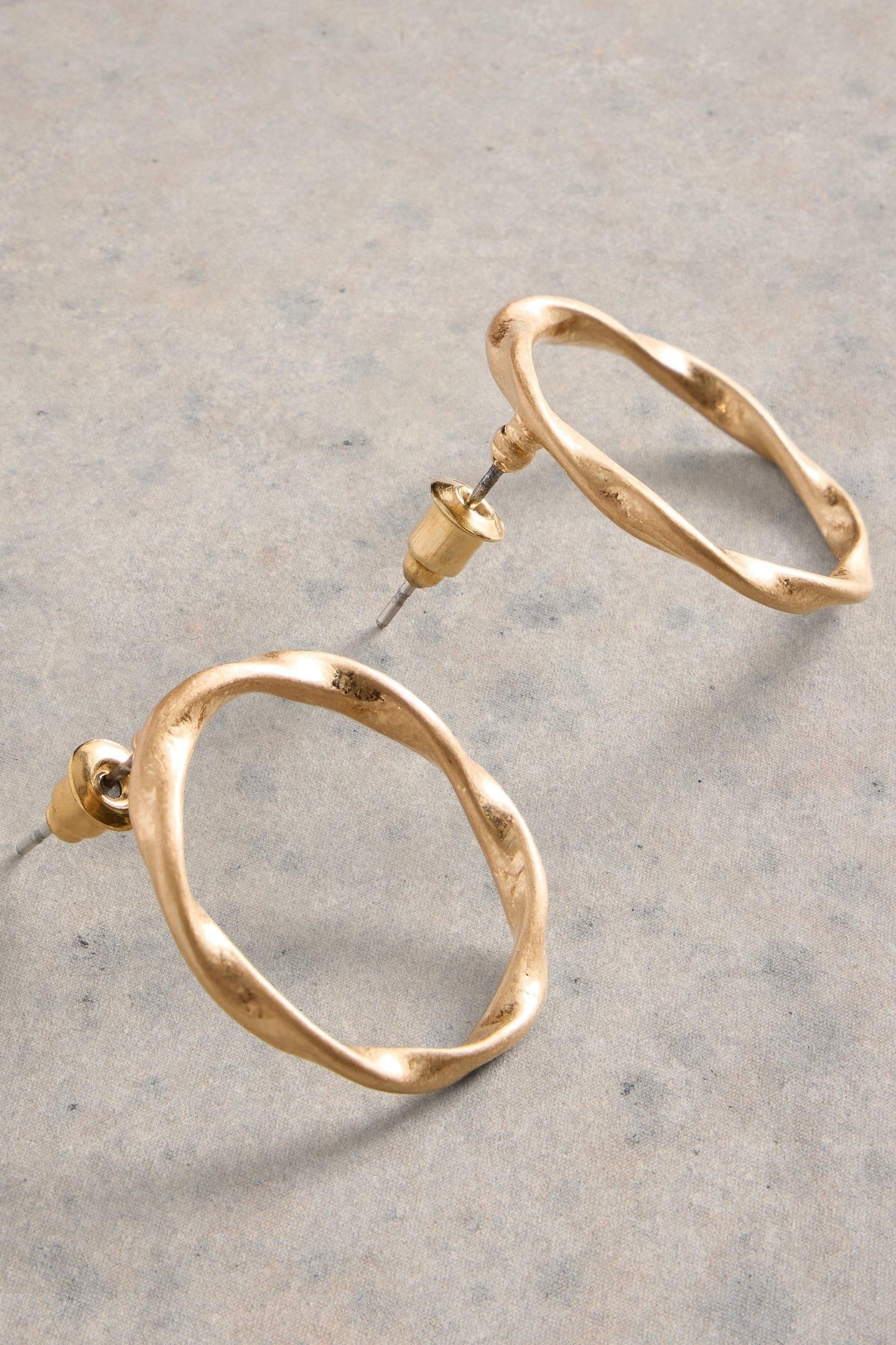 CYNTHIA ROUND EARRING GOLD TONE METALLIC 1