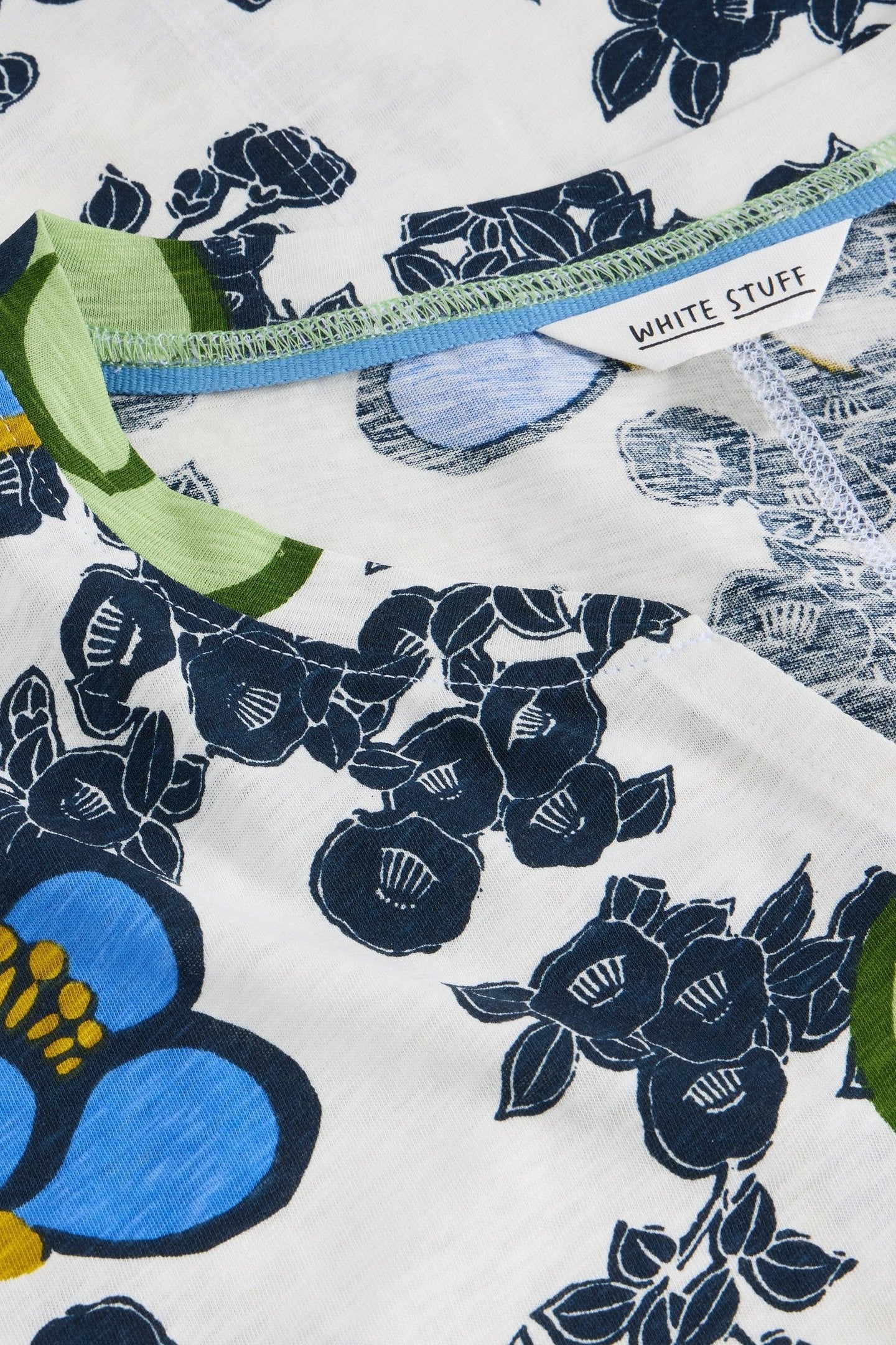 NELLY NOTCH NECK TEE WHITE MULTI 4