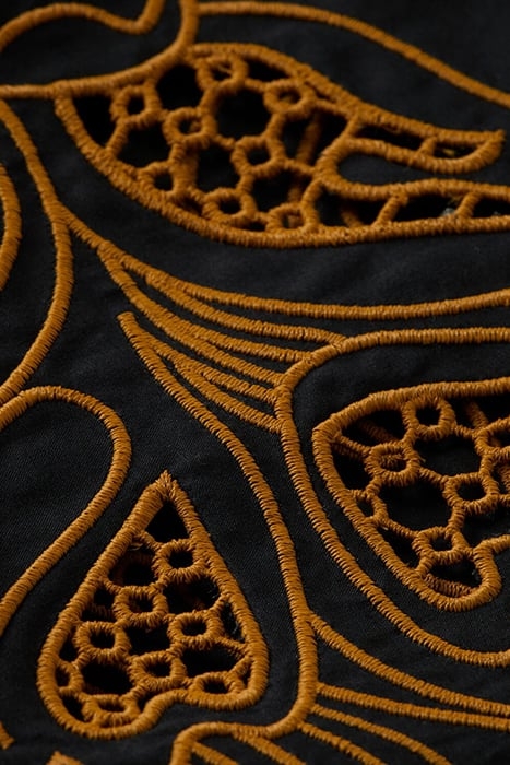 V-NECK FITTED TOP WITH BRODERIE VOLUME SLEEVE BLACK 3