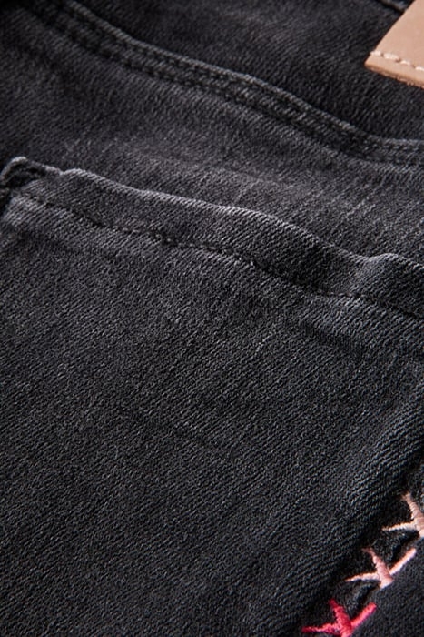 SEASONAL ESSENTIALS CHARMANTE SKINNY JEANS — BLACK COAST 3