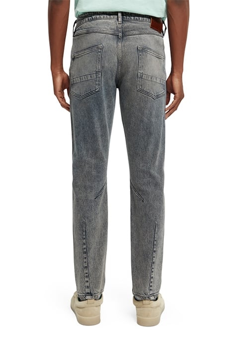 THE SINGEL SLIM TAPERED JEANS — EVOLUTION LIGHT 3
