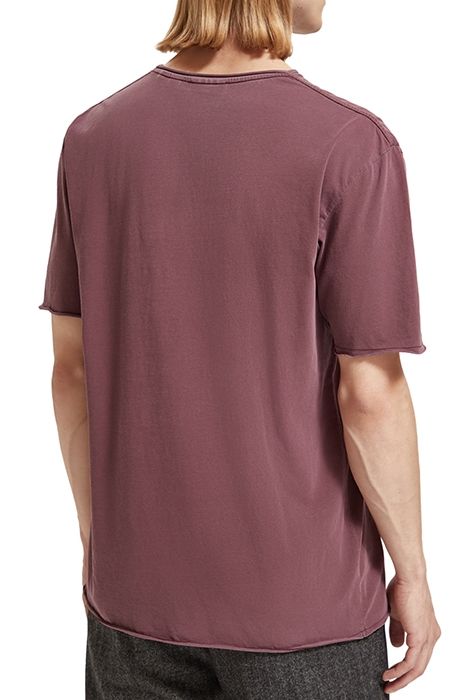 RELAXED FIT RAW EDGE T-SHIRT IN ORGANIC COTTON BERRY WINE 2