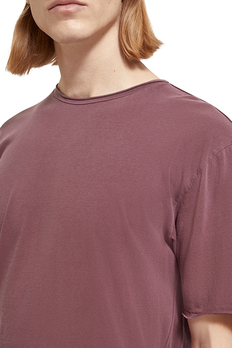 RELAXED FIT RAW EDGE T-SHIRT IN ORGANIC COTTON BERRY WINE 6
