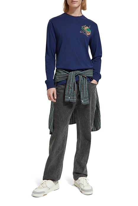 REGULAR FIT ARTWORK LONG SLEEVE T-SHIRT IN ORGANIC COTTON DE 3