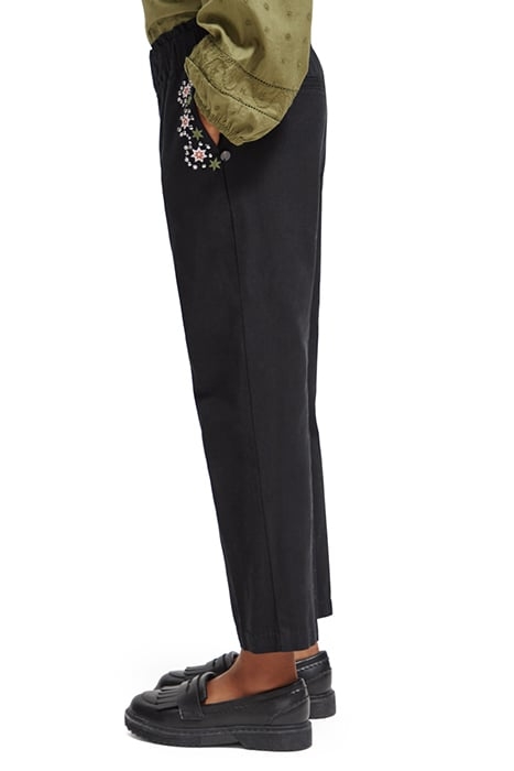 HIGH-RISE EMBROIDERED PANTS BLACK 6