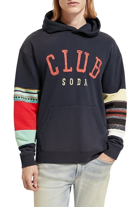 RELAXED FIT CLUB SODA APPLIQUE HOODIE IN ORGANIC COTTON NIGH 1