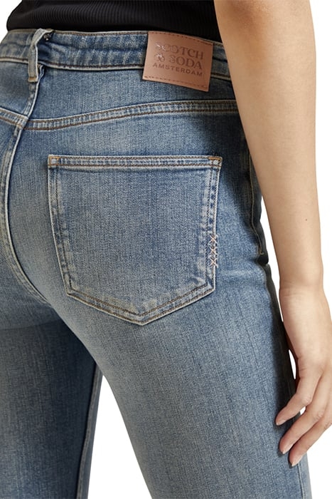 THE CHARM FLARED JEANS — PICTURE THIS 7