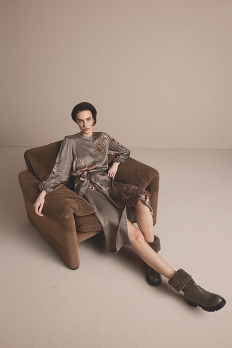 DRESS FINE LEAVES BROWN 3