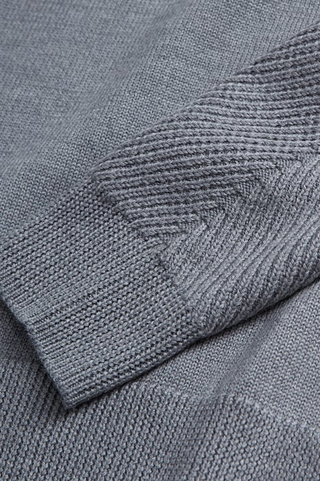 ROUND NECK SWEATER WITH POINT DETAILS ON THE SIDE MIDDLE GRE 7