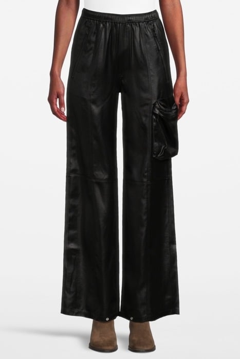 SHINY CARGO TRACKPANTS BLACK 1