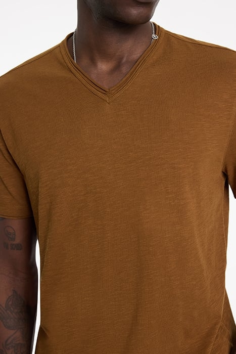 MILES SLUB V-NECK WITH CUT RAW EDGE SIENNA 3