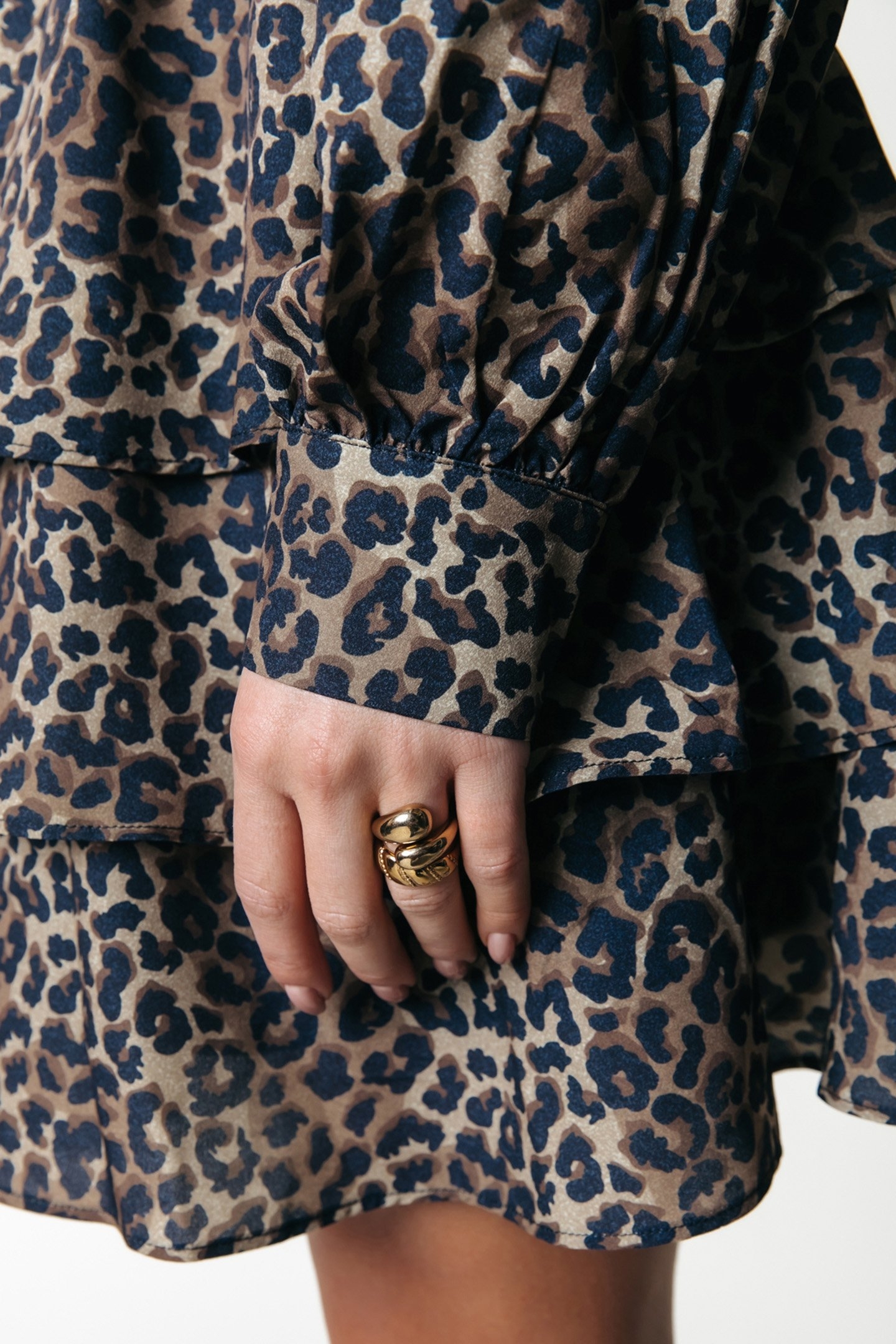 SACHA LEOPARD RUFFLE DRESS LS WARM BROWN 3